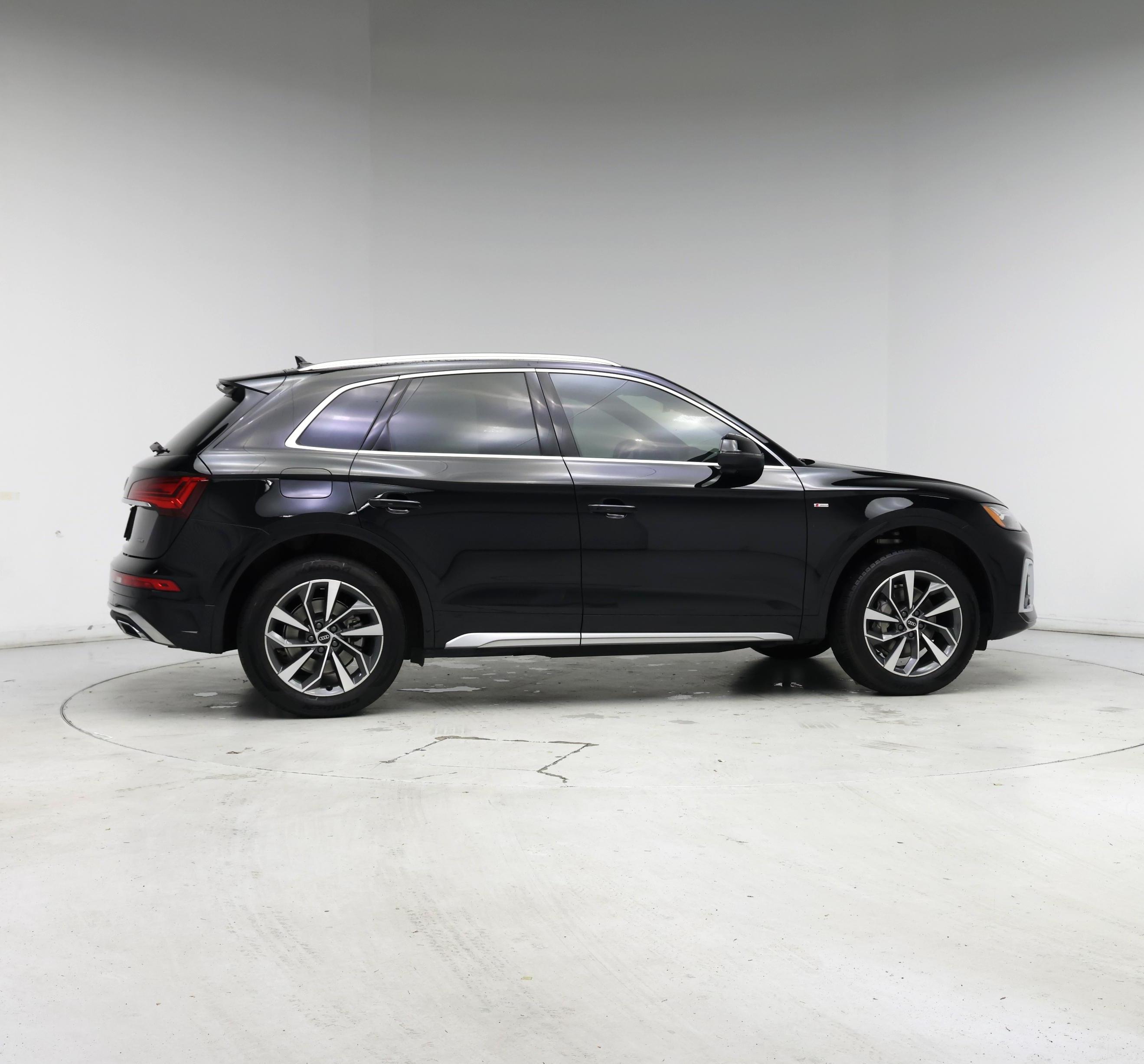 Thumbnail: 2023 Audi Q5 - 7