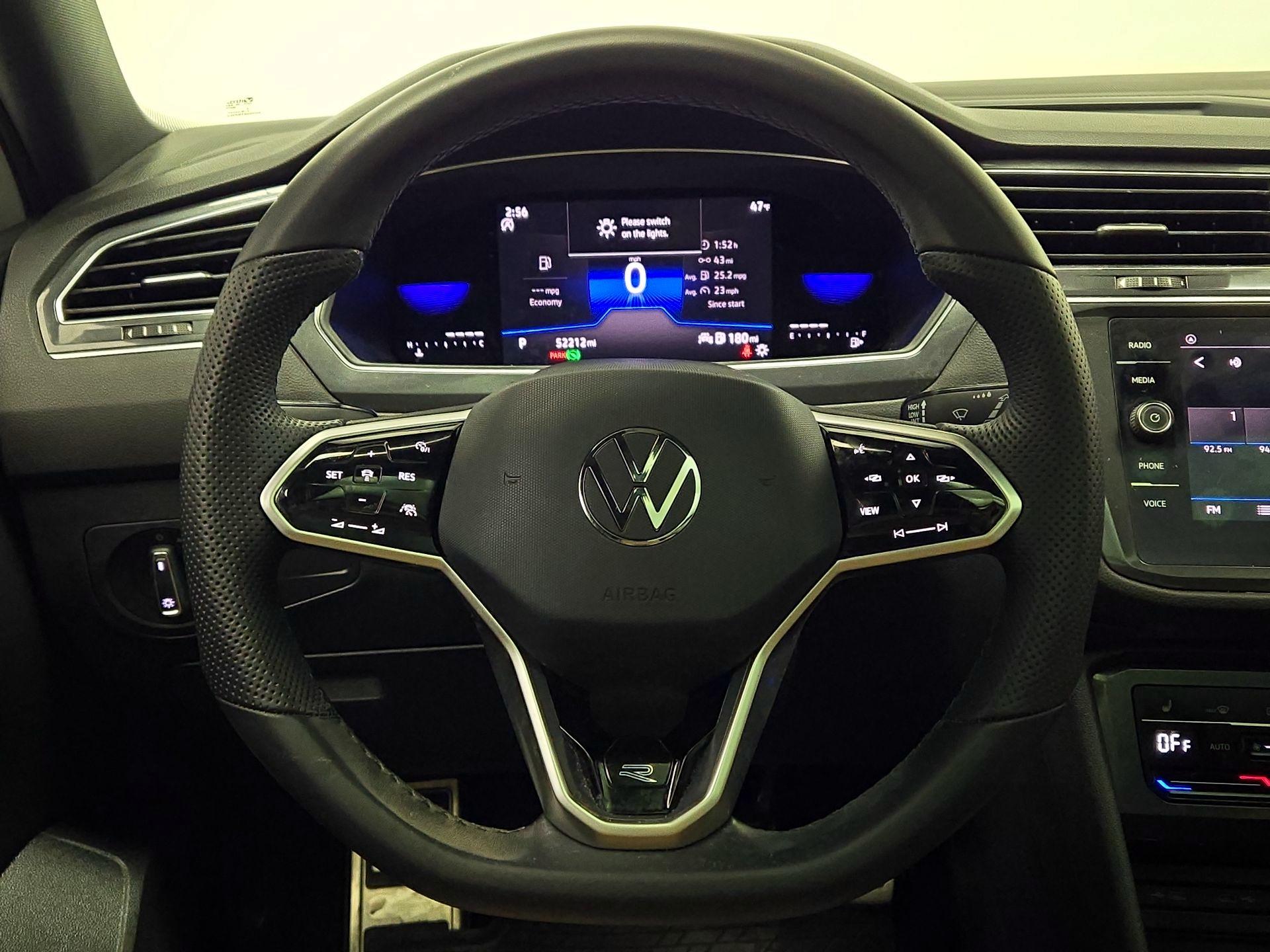 Thumbnail: 2022 Volkswagen Tiguan - 10