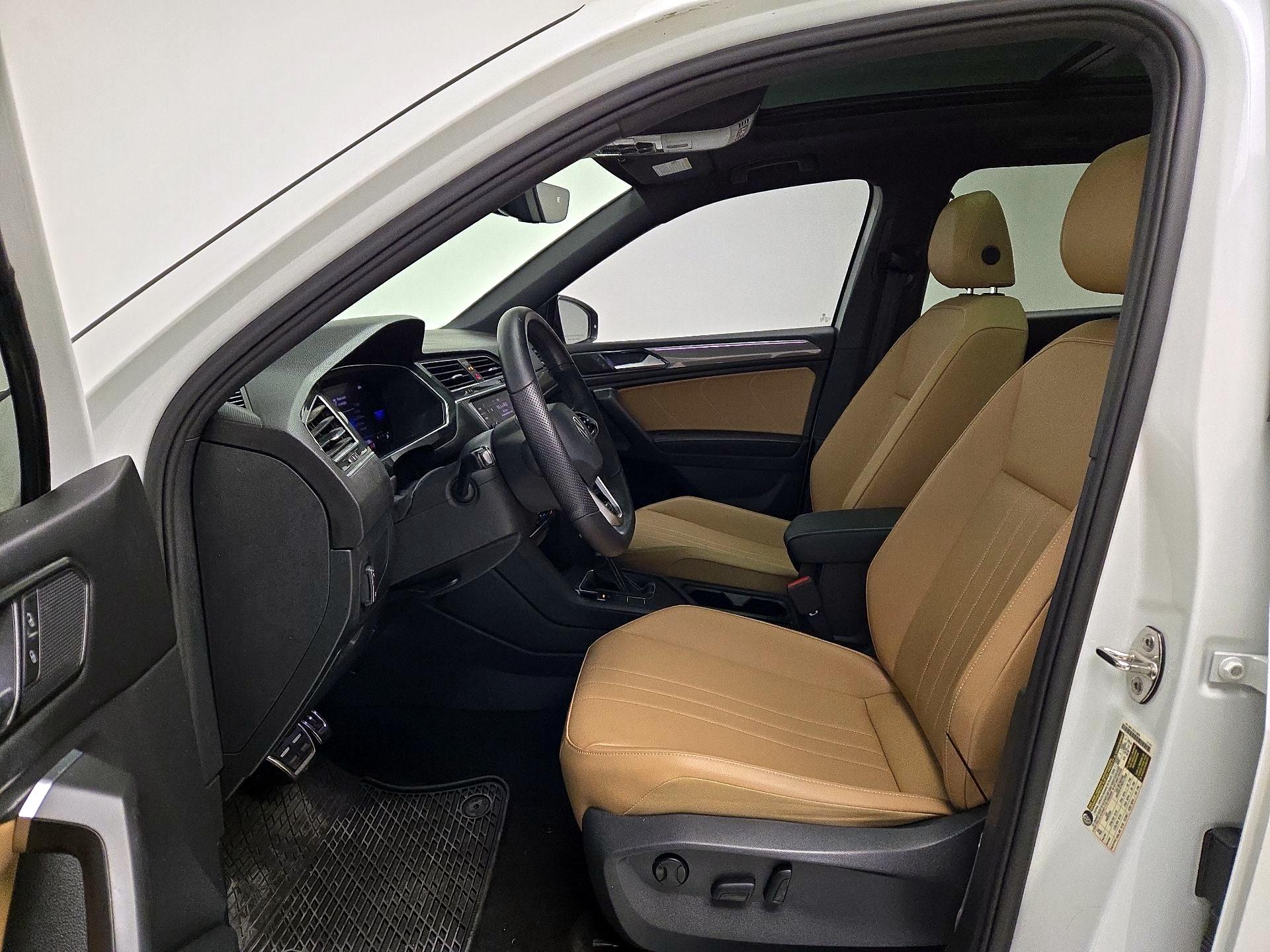 Thumbnail: 2022 Volkswagen Tiguan - 11