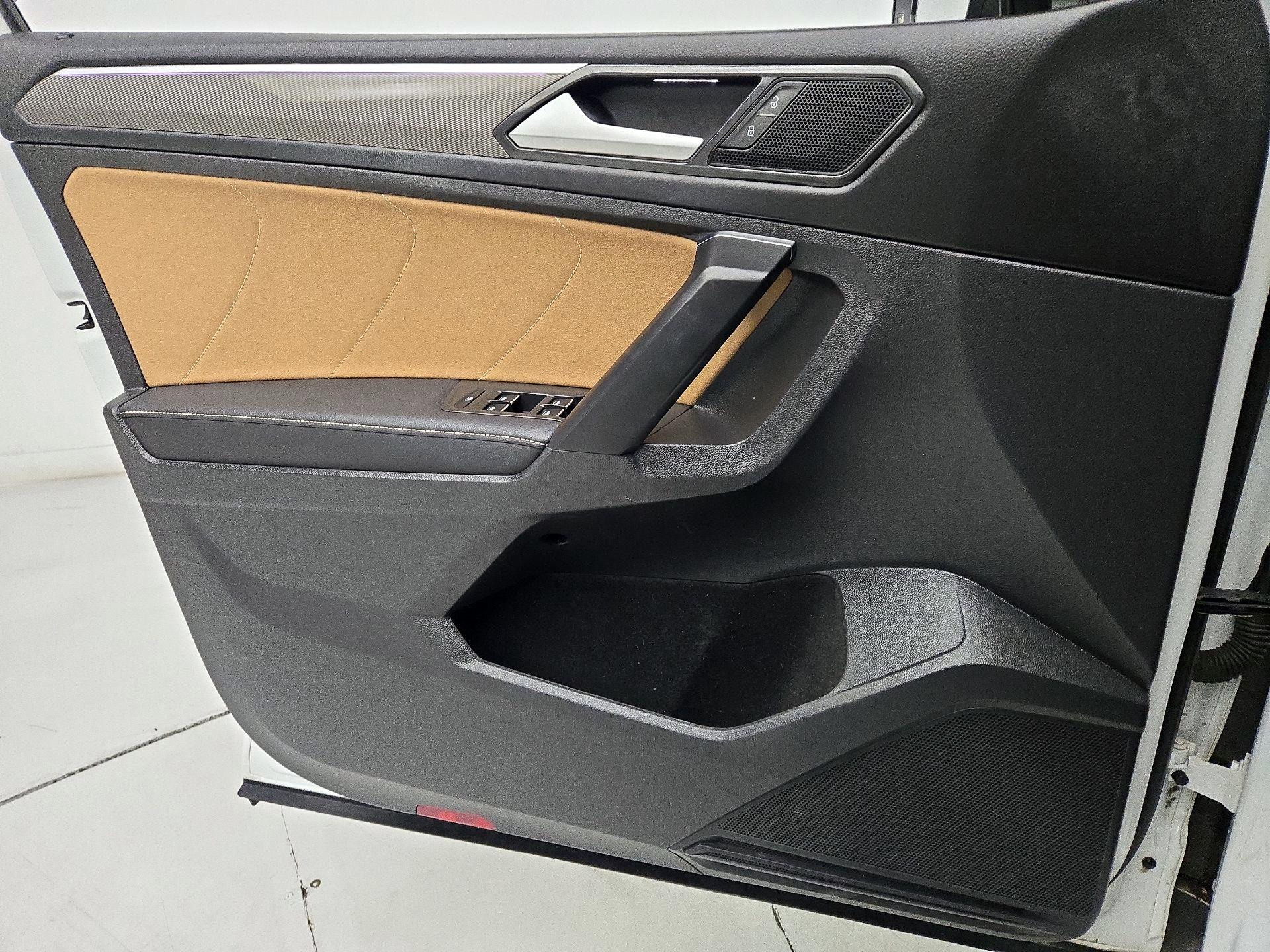 Thumbnail: 2022 Volkswagen Tiguan - 12