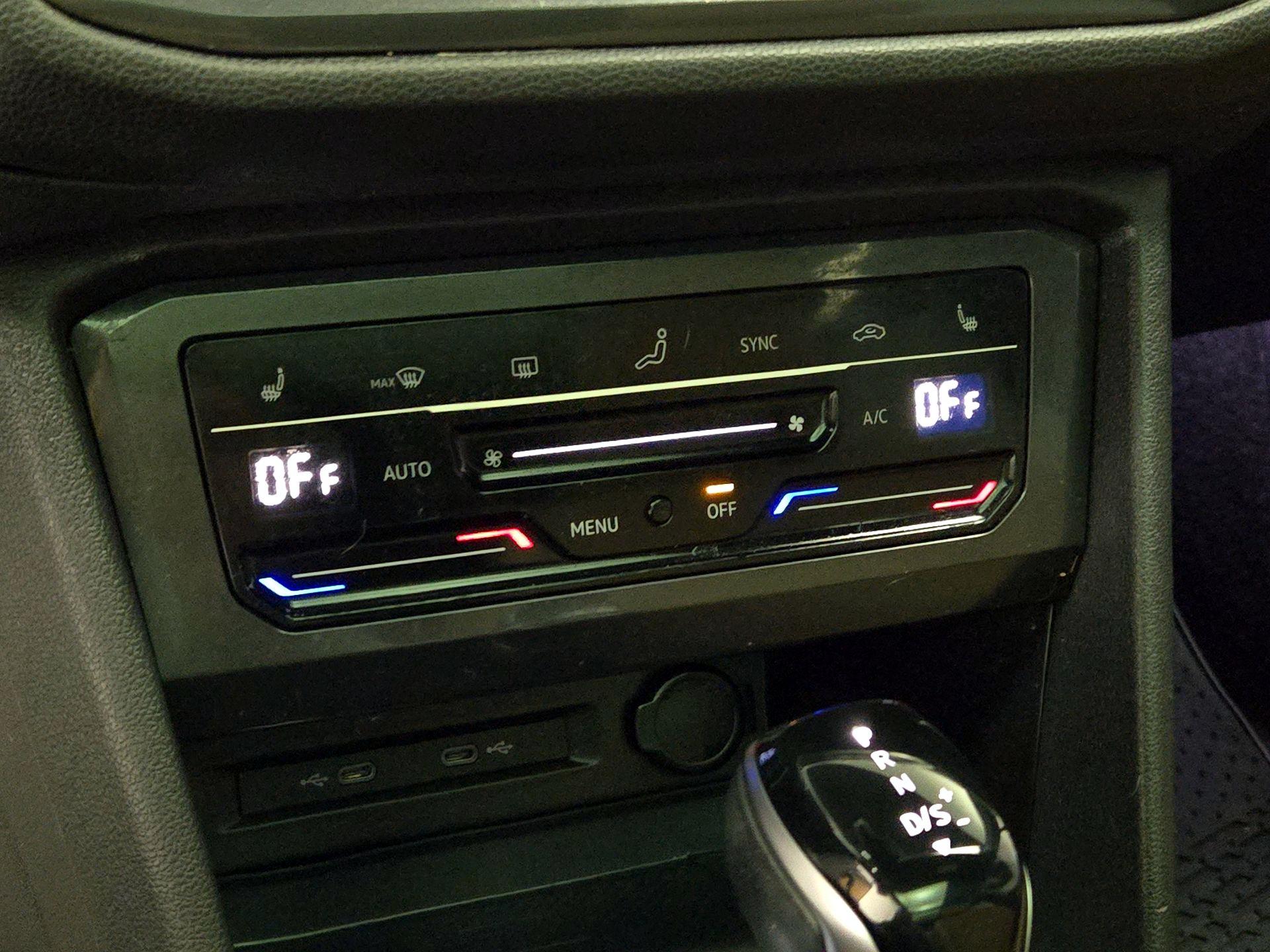 Thumbnail: 2022 Volkswagen Tiguan - 16