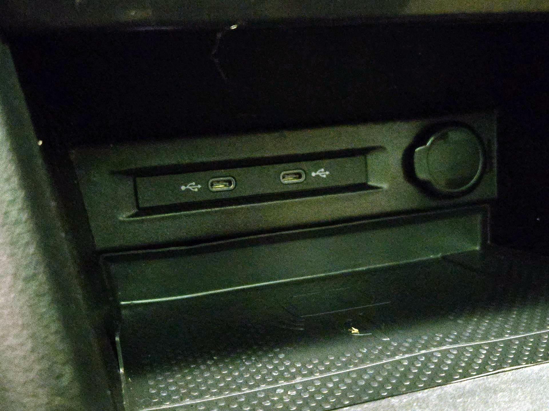 Thumbnail: 2022 Volkswagen Tiguan - 18