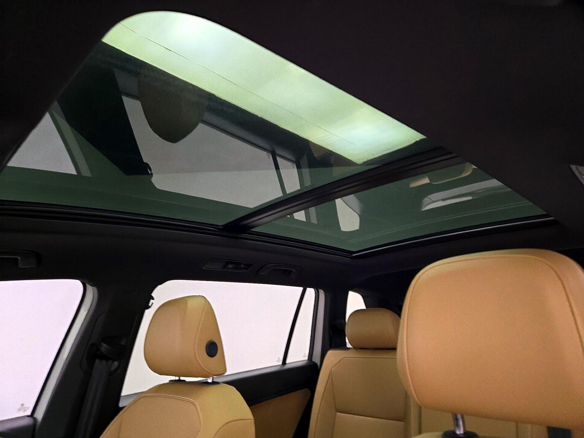 Thumbnail: 2022 Volkswagen Tiguan - 19