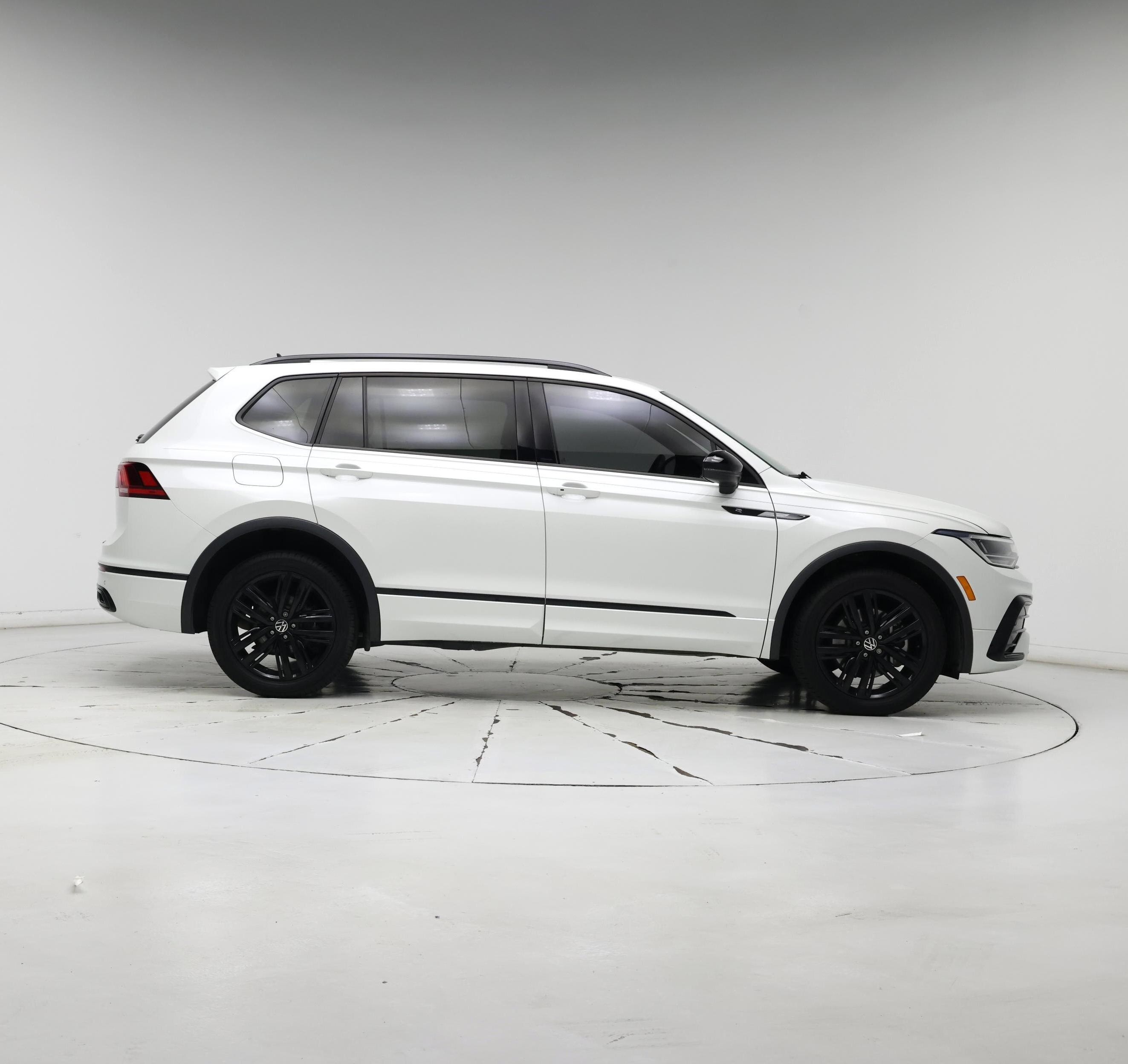 Thumbnail: 2022 Volkswagen Tiguan - 7