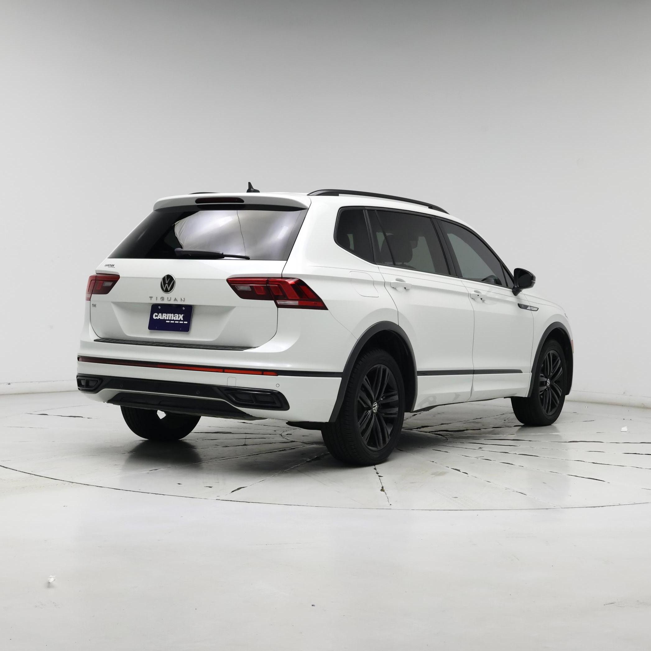 Thumbnail: 2022 Volkswagen Tiguan - 8