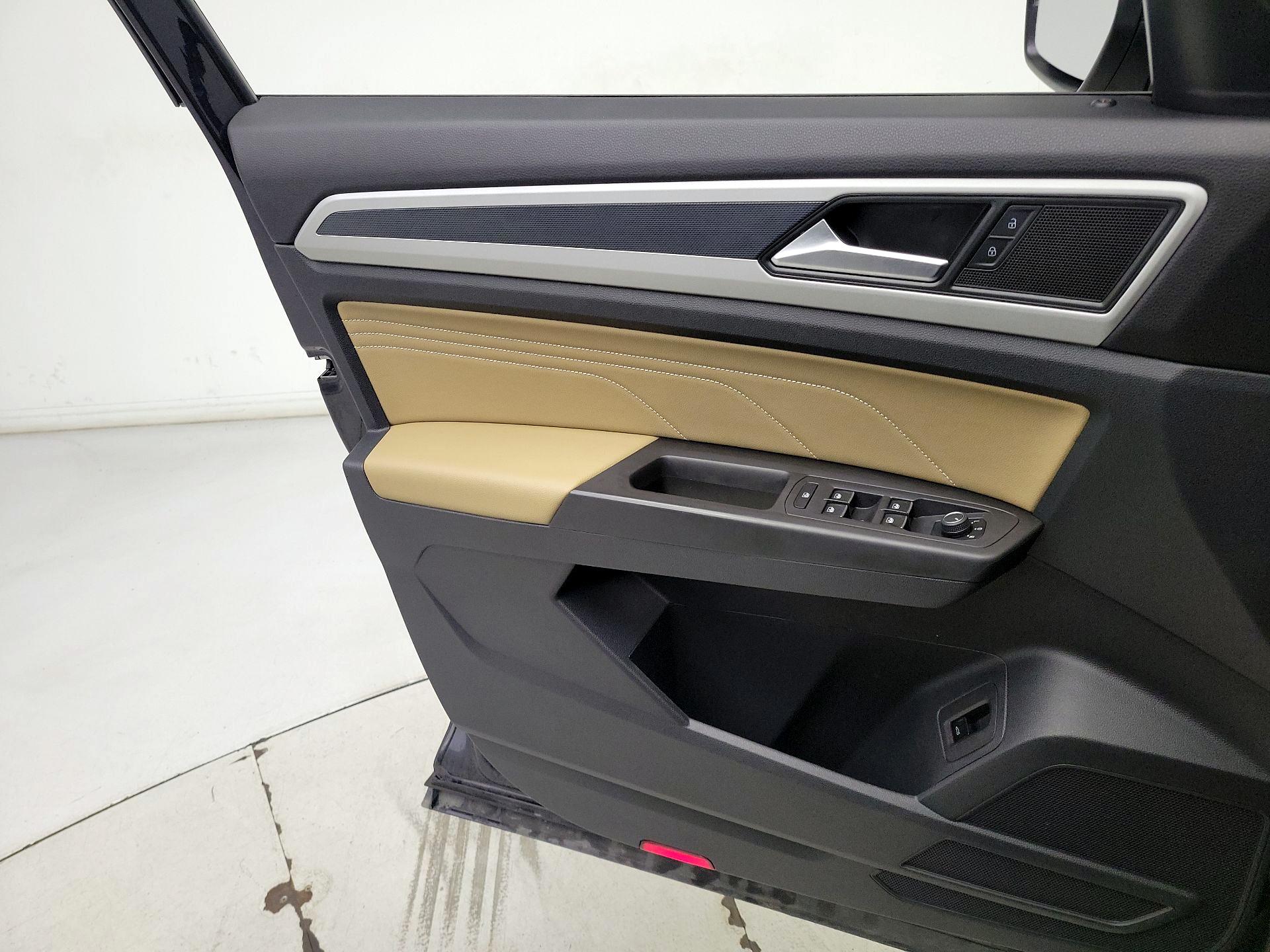 Thumbnail: 2023 Volkswagen Atlas - 12