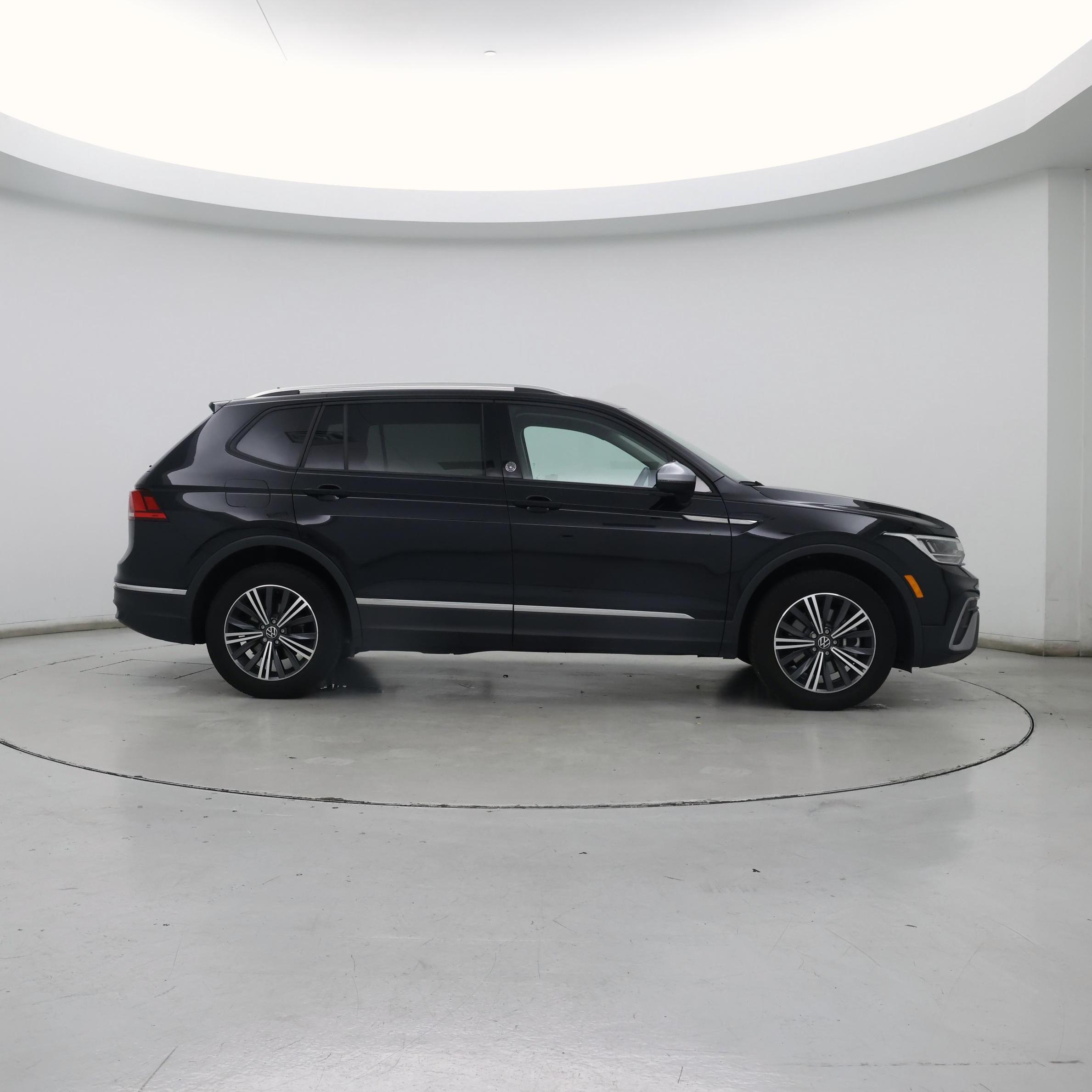 Thumbnail: 2024 Volkswagen Tiguan - 7