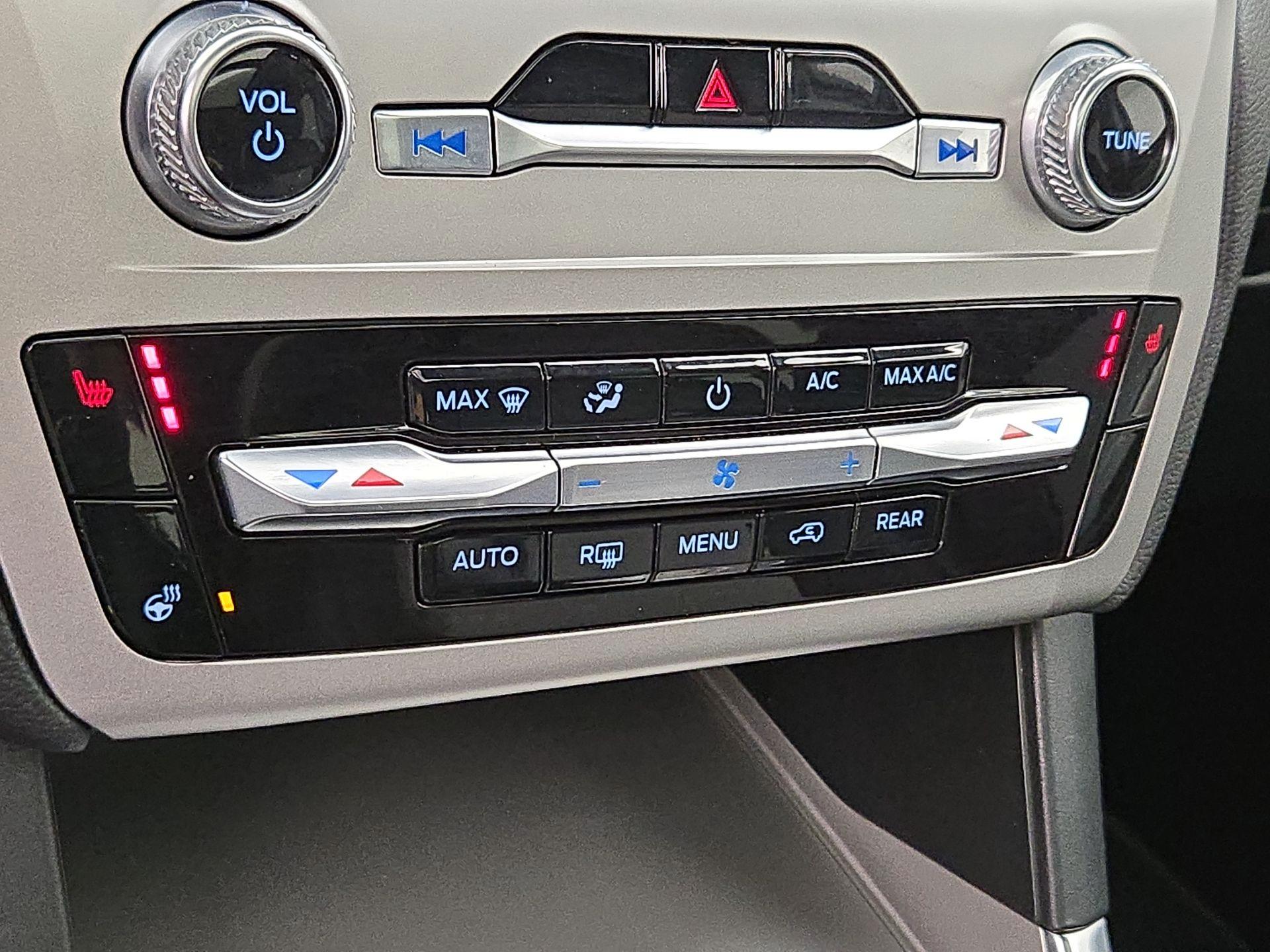 Thumbnail: 2022 Ford Explorer - 17