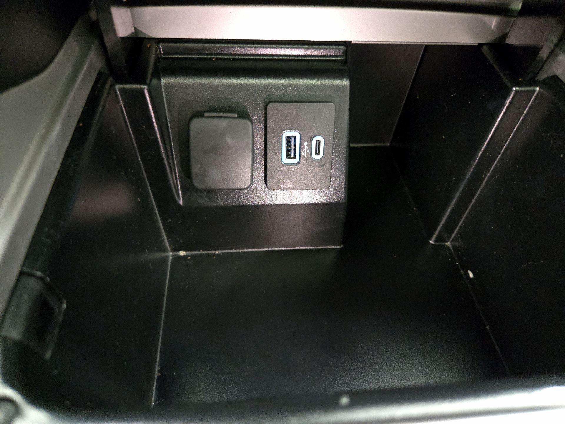 Thumbnail: 2022 Ford Explorer - 19