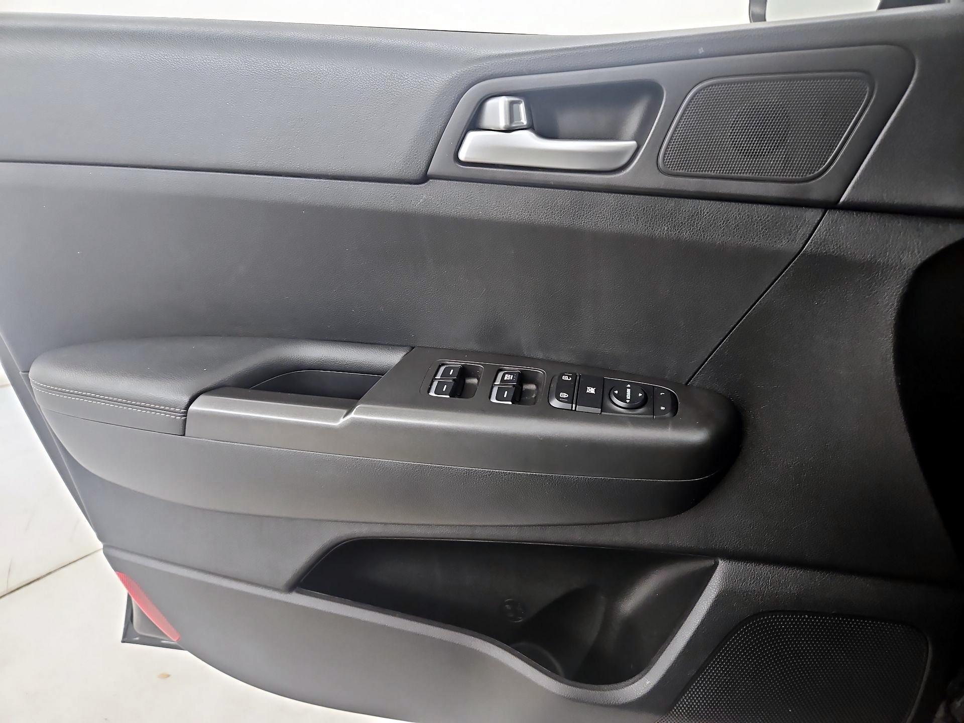 Thumbnail: 2020 Kia Sportage - 12