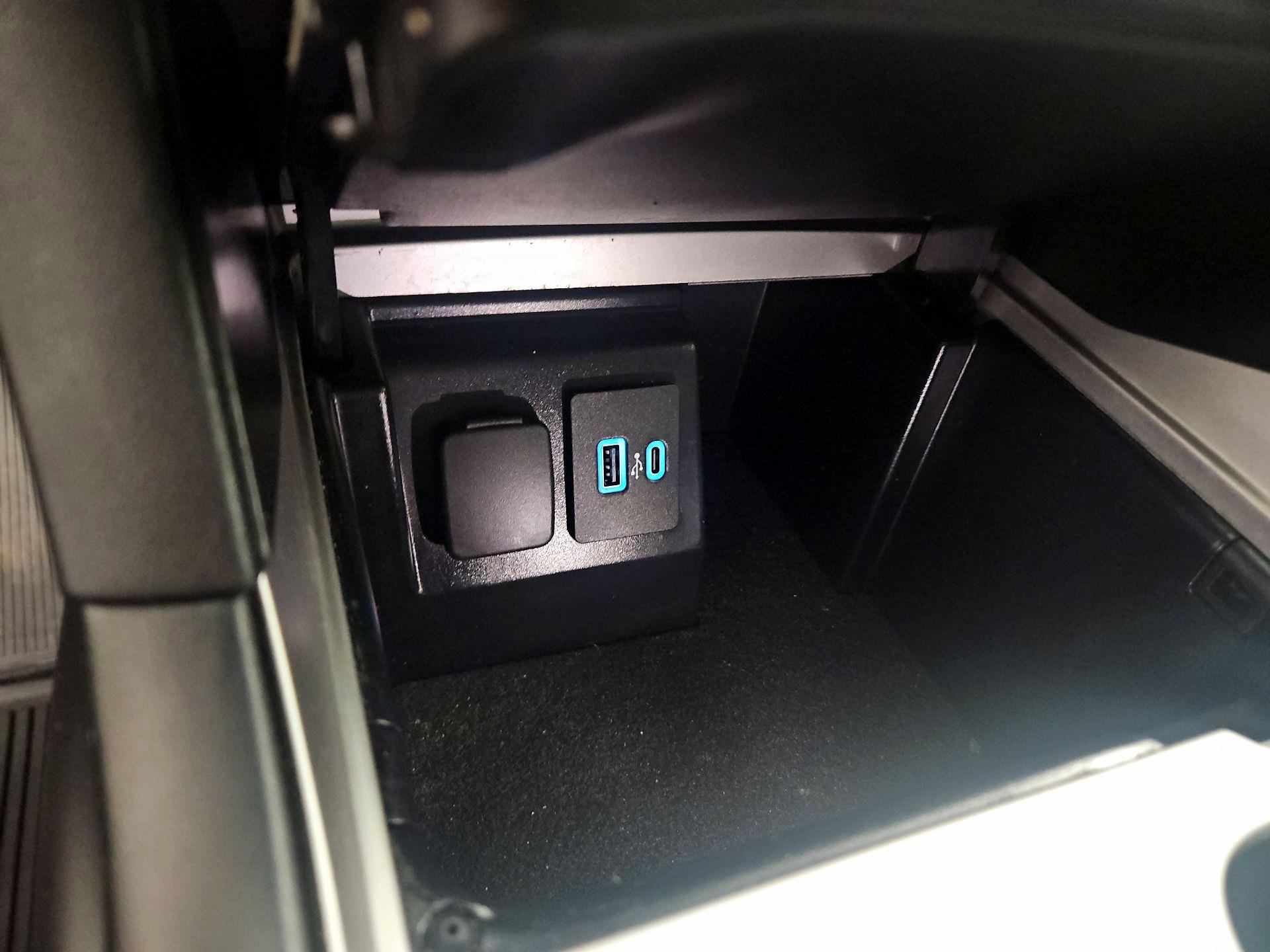 Thumbnail: 2022 Ford Explorer - 18