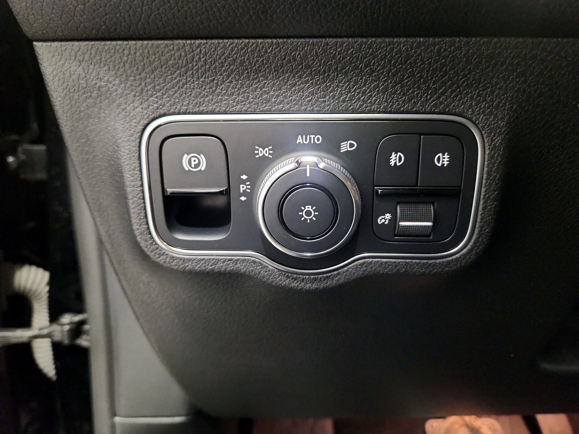 Thumbnail: 2022 Mercedes-Benz GLB - 13