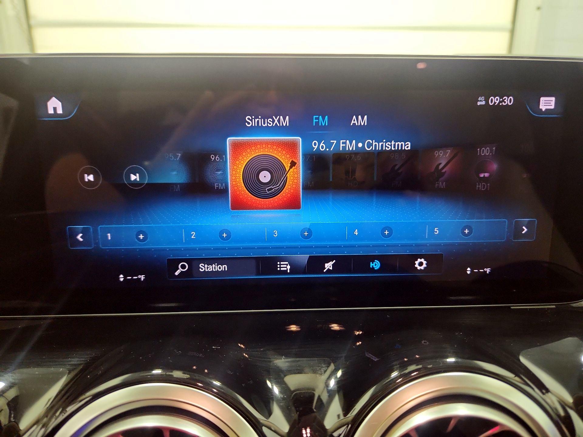 Thumbnail: 2023 Mercedes-Benz GLA - 15