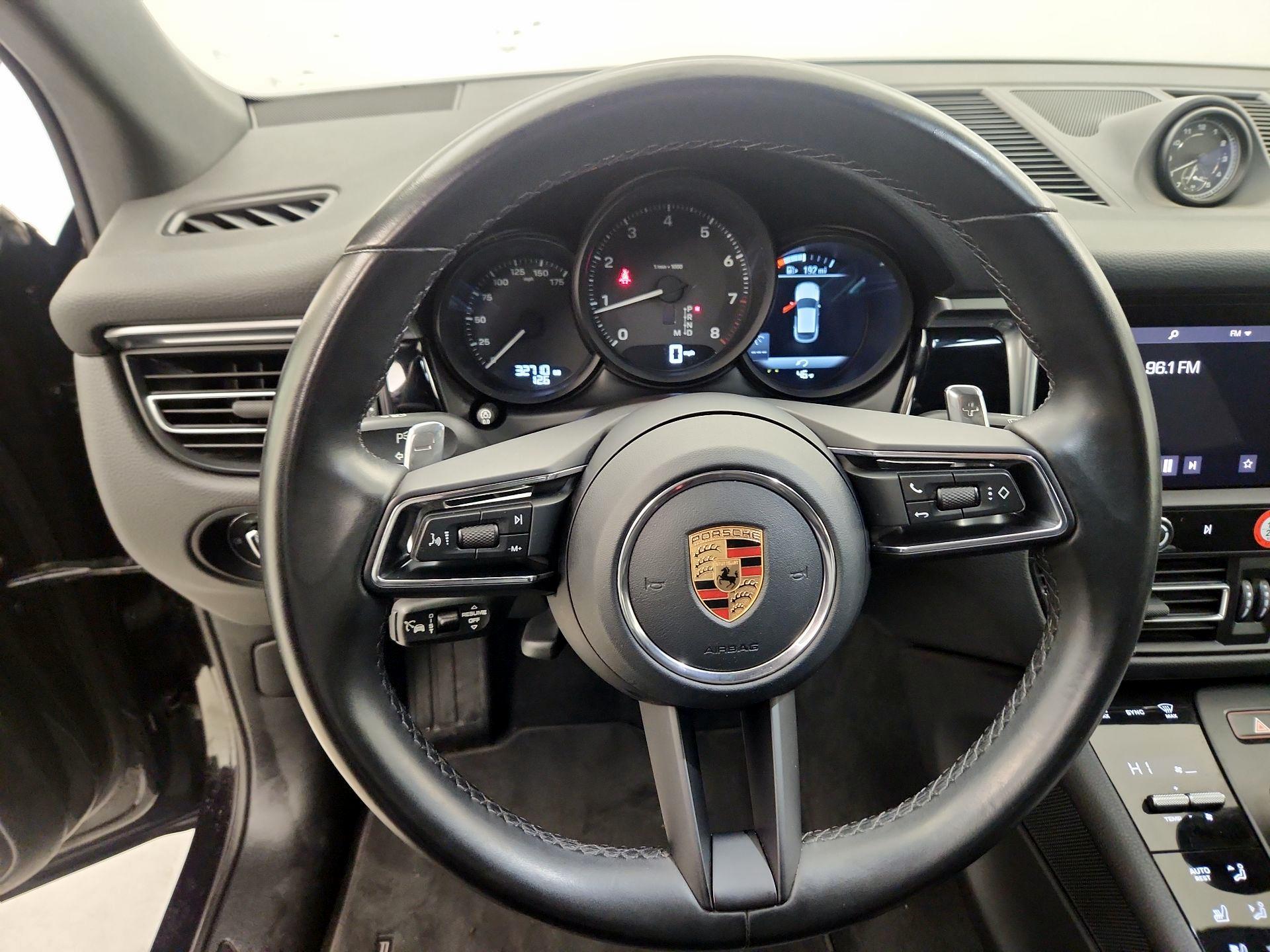 Thumbnail: 2023 Porsche Macan - 10