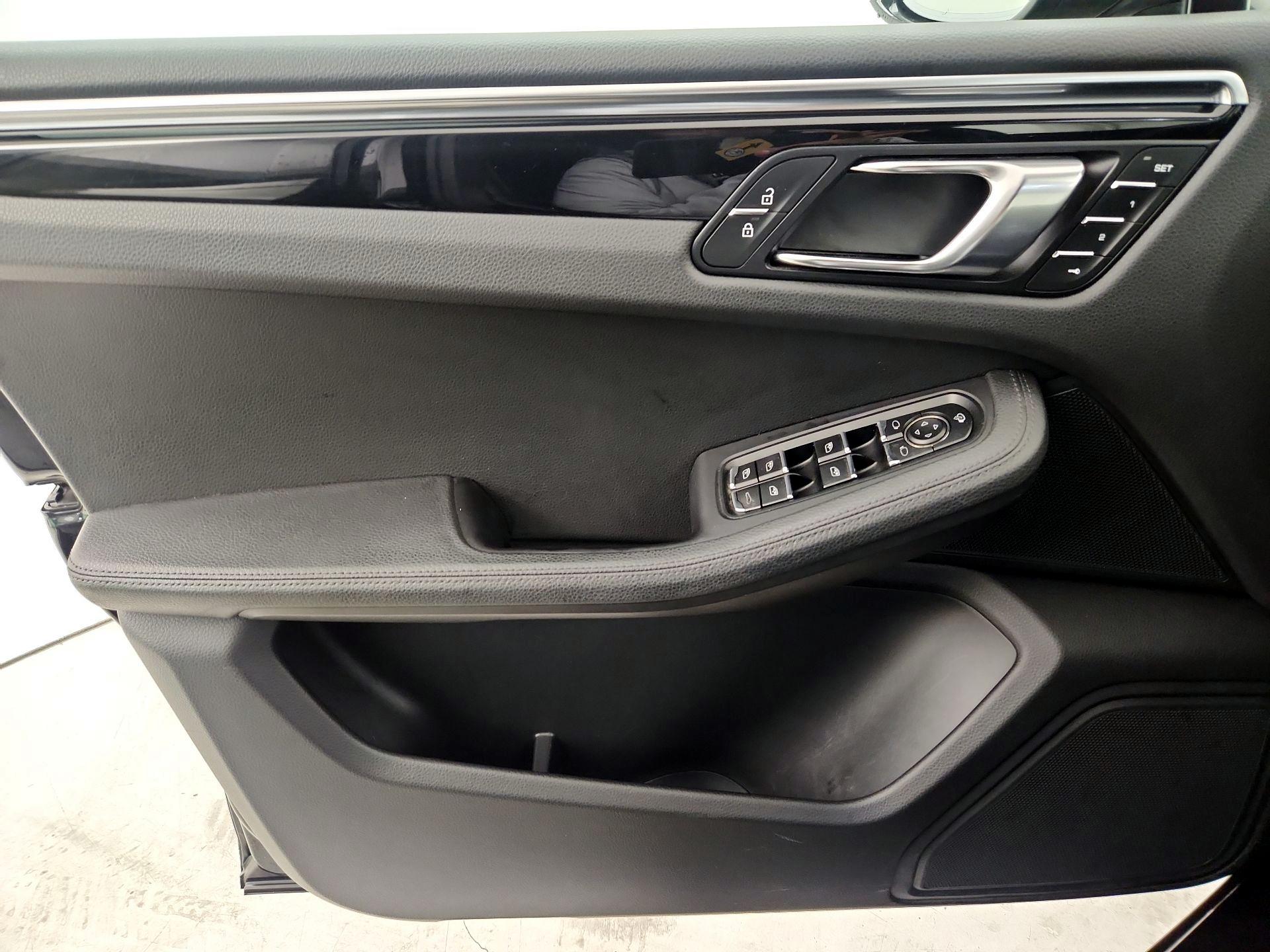 Thumbnail: 2023 Porsche Macan - 12