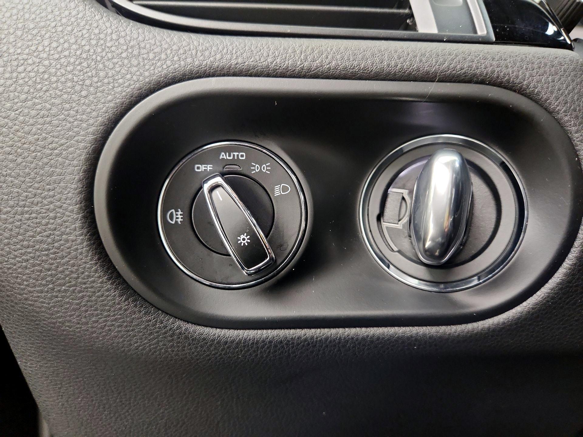 Thumbnail: 2023 Porsche Macan - 13