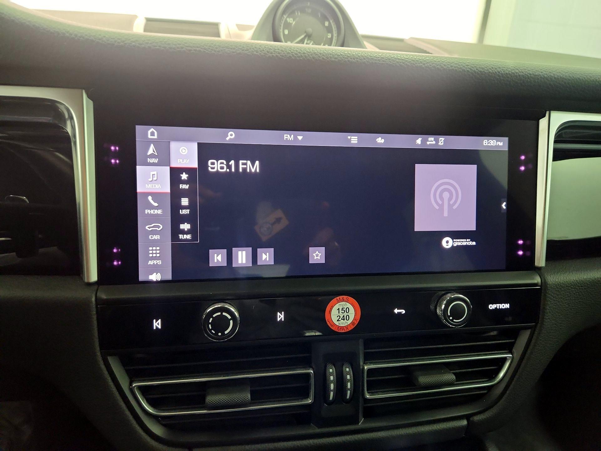 Thumbnail: 2023 Porsche Macan - 15