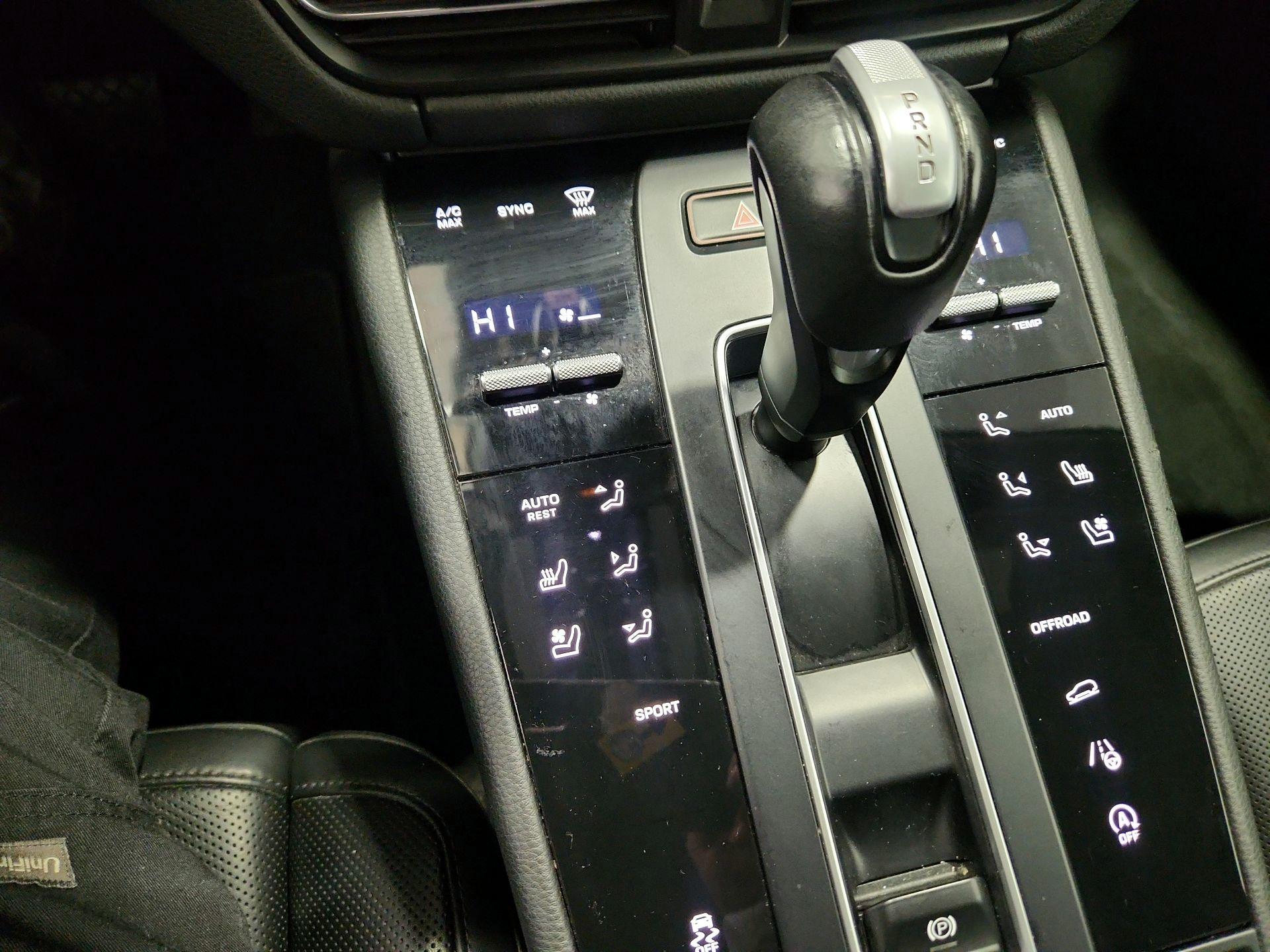 Thumbnail: 2023 Porsche Macan - 16