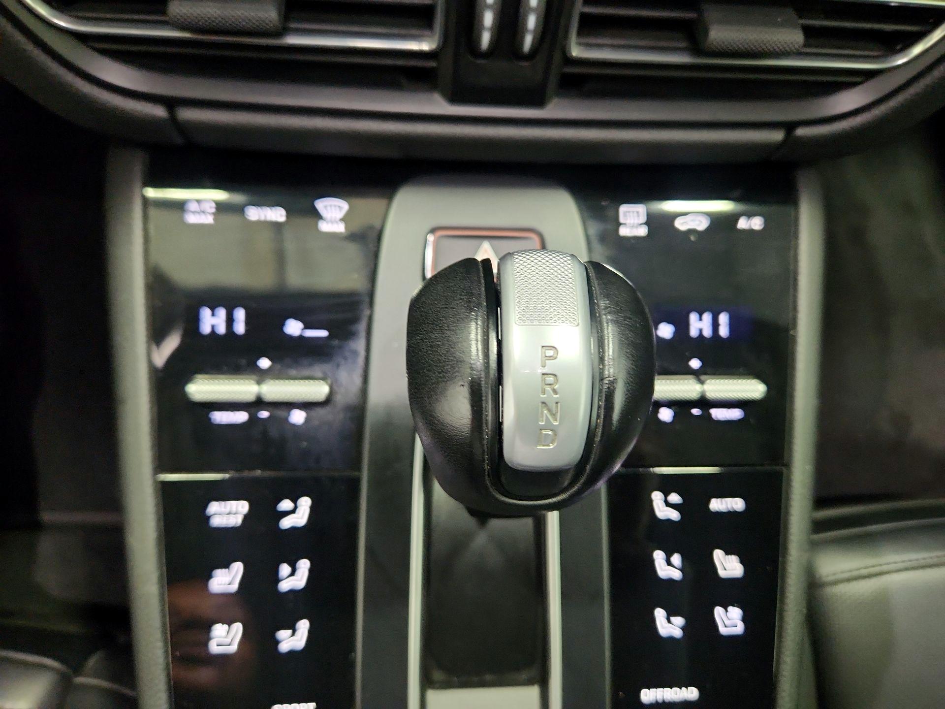 Thumbnail: 2023 Porsche Macan - 17