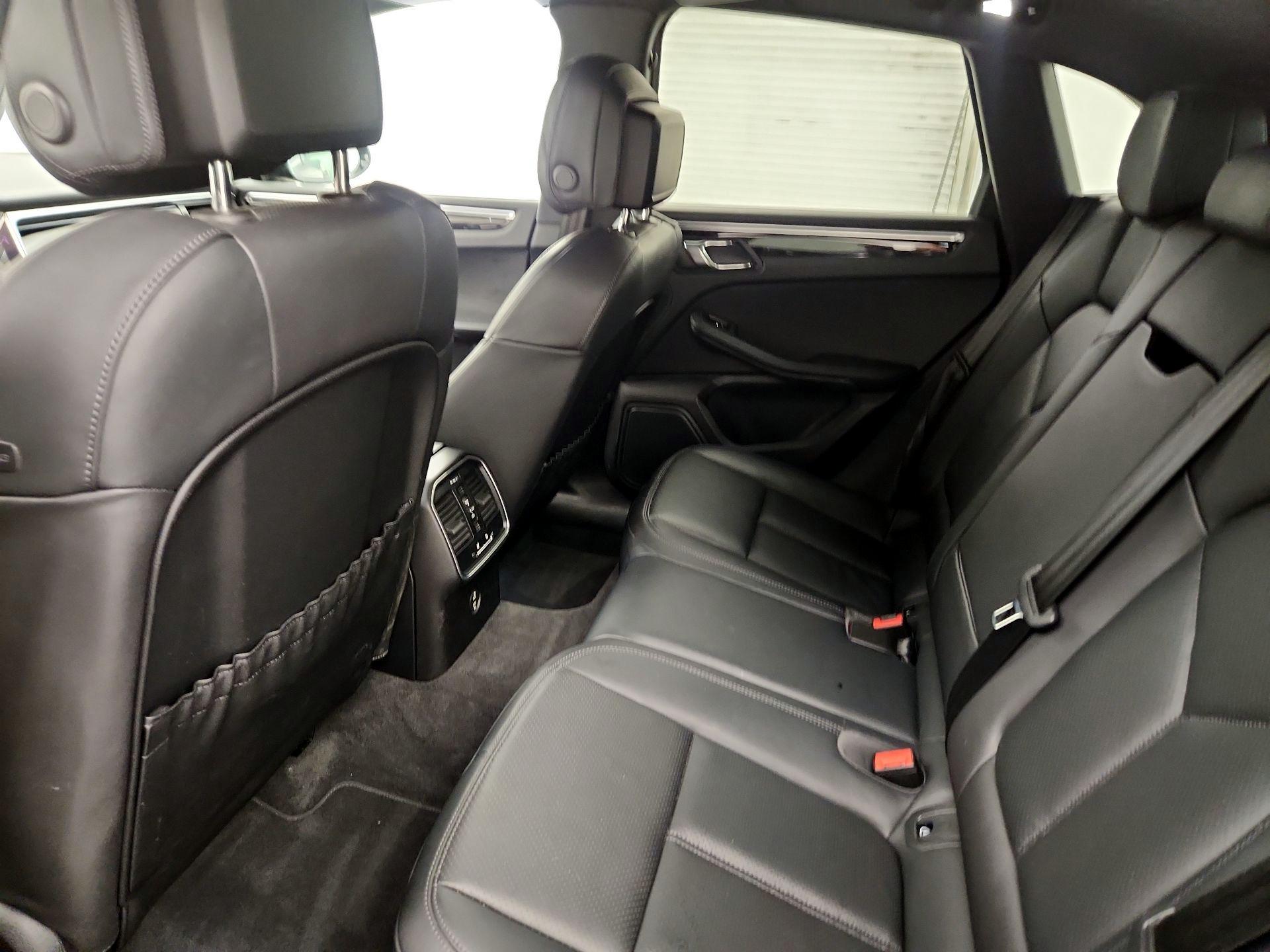 Thumbnail: 2023 Porsche Macan - 18