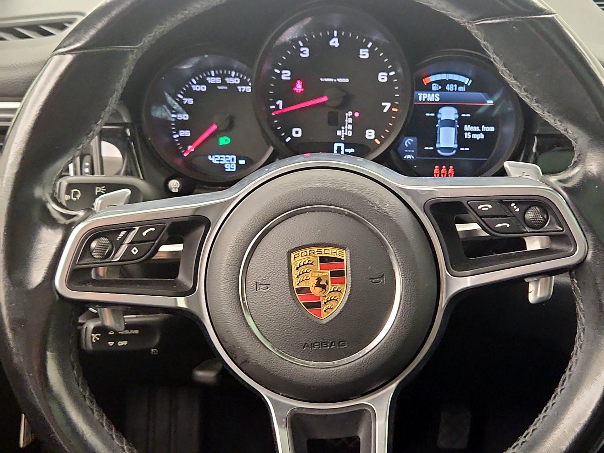 Thumbnail: 2021 Porsche Macan - 10