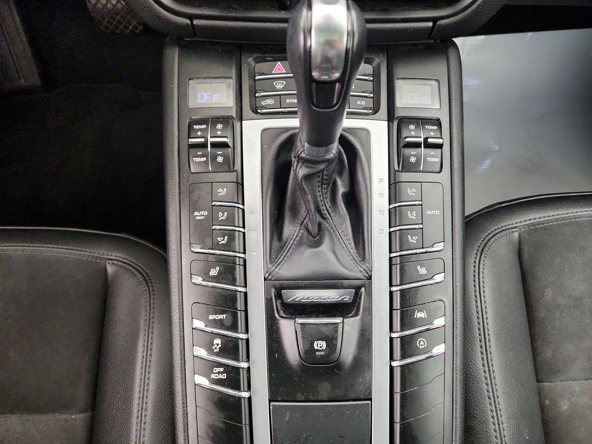 Thumbnail: 2021 Porsche Macan - 17