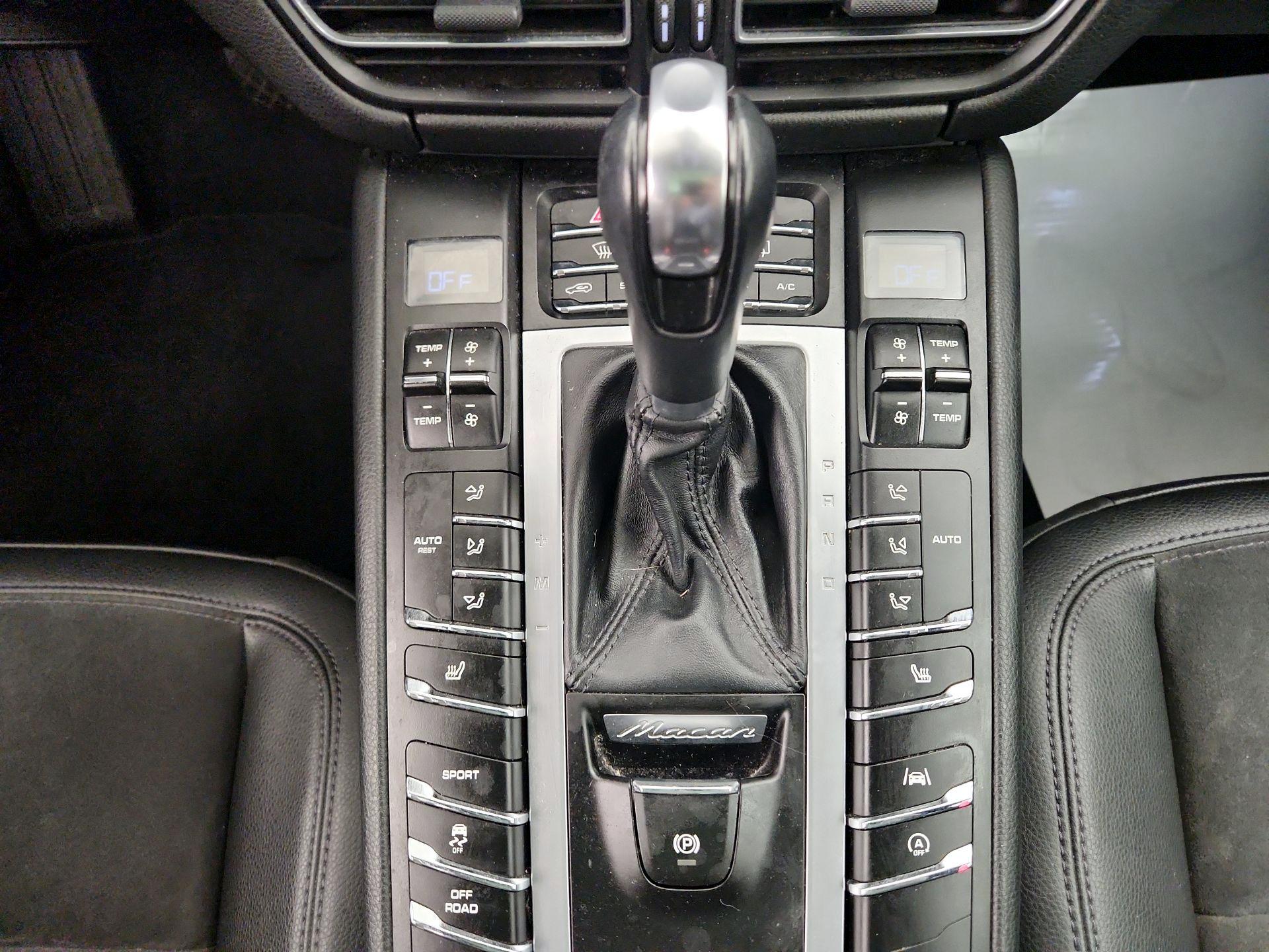 Thumbnail: 2021 Porsche Macan - 18