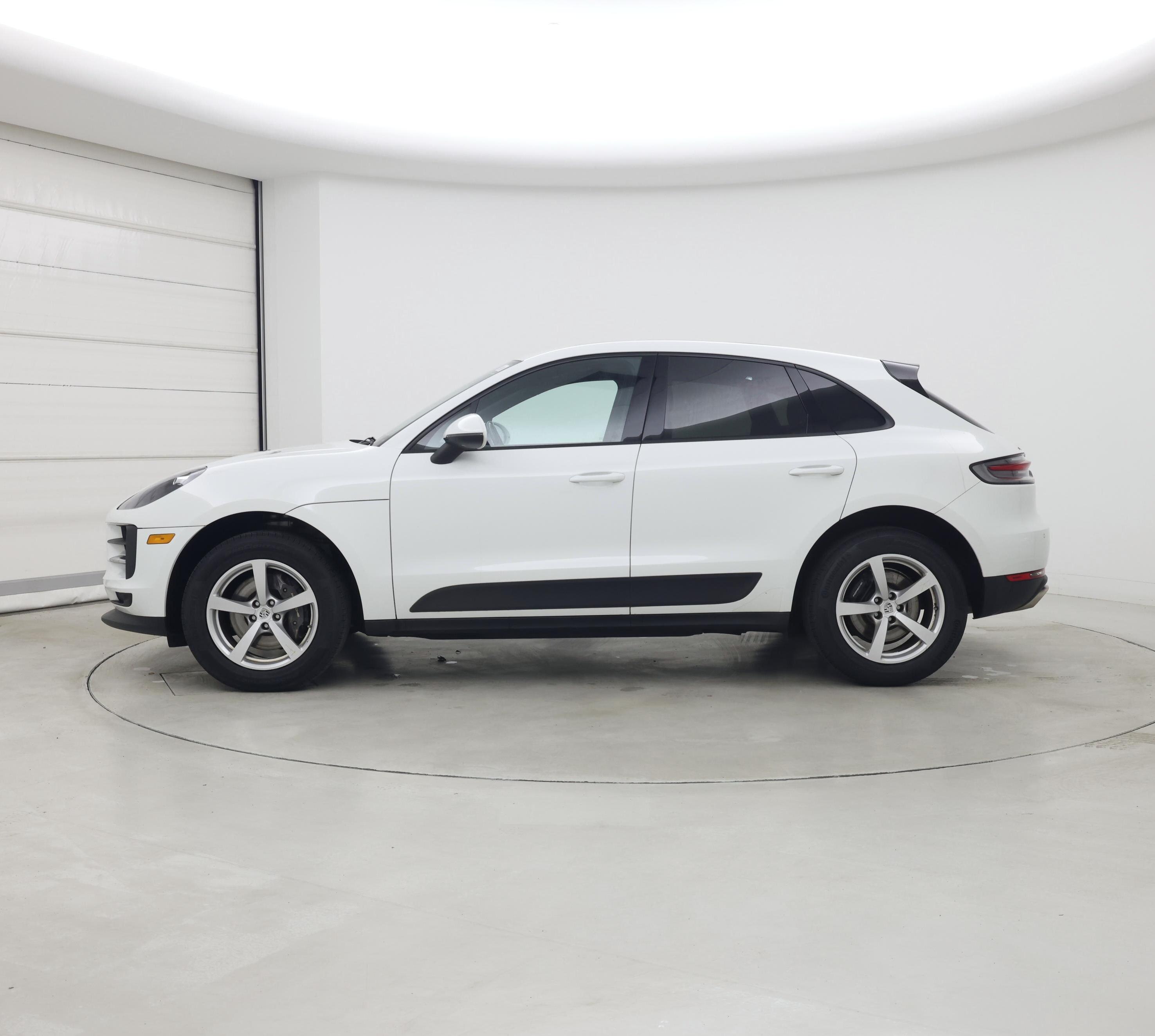Thumbnail: 2021 Porsche Macan - 3