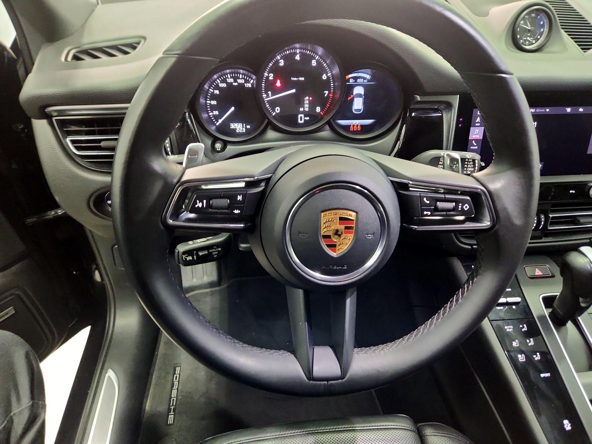 Thumbnail: 2023 Porsche Macan - 10