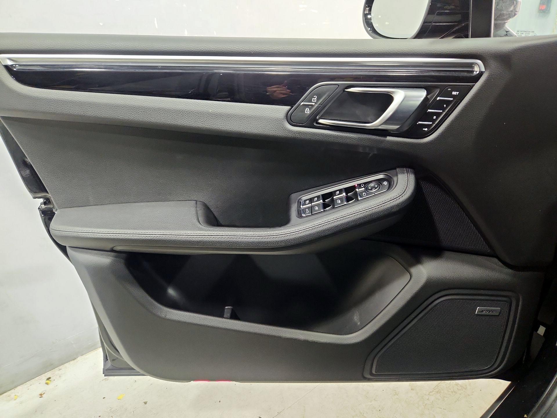 Thumbnail: 2023 Porsche Macan - 12