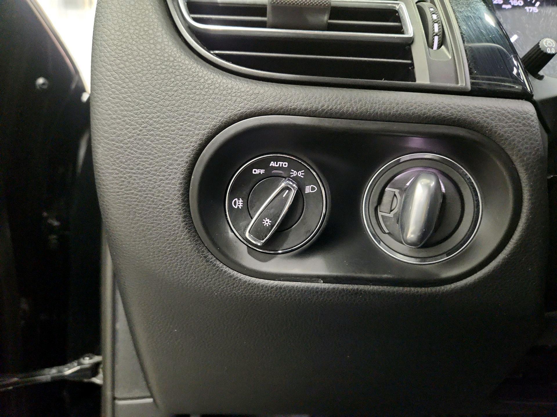 Thumbnail: 2023 Porsche Macan - 13