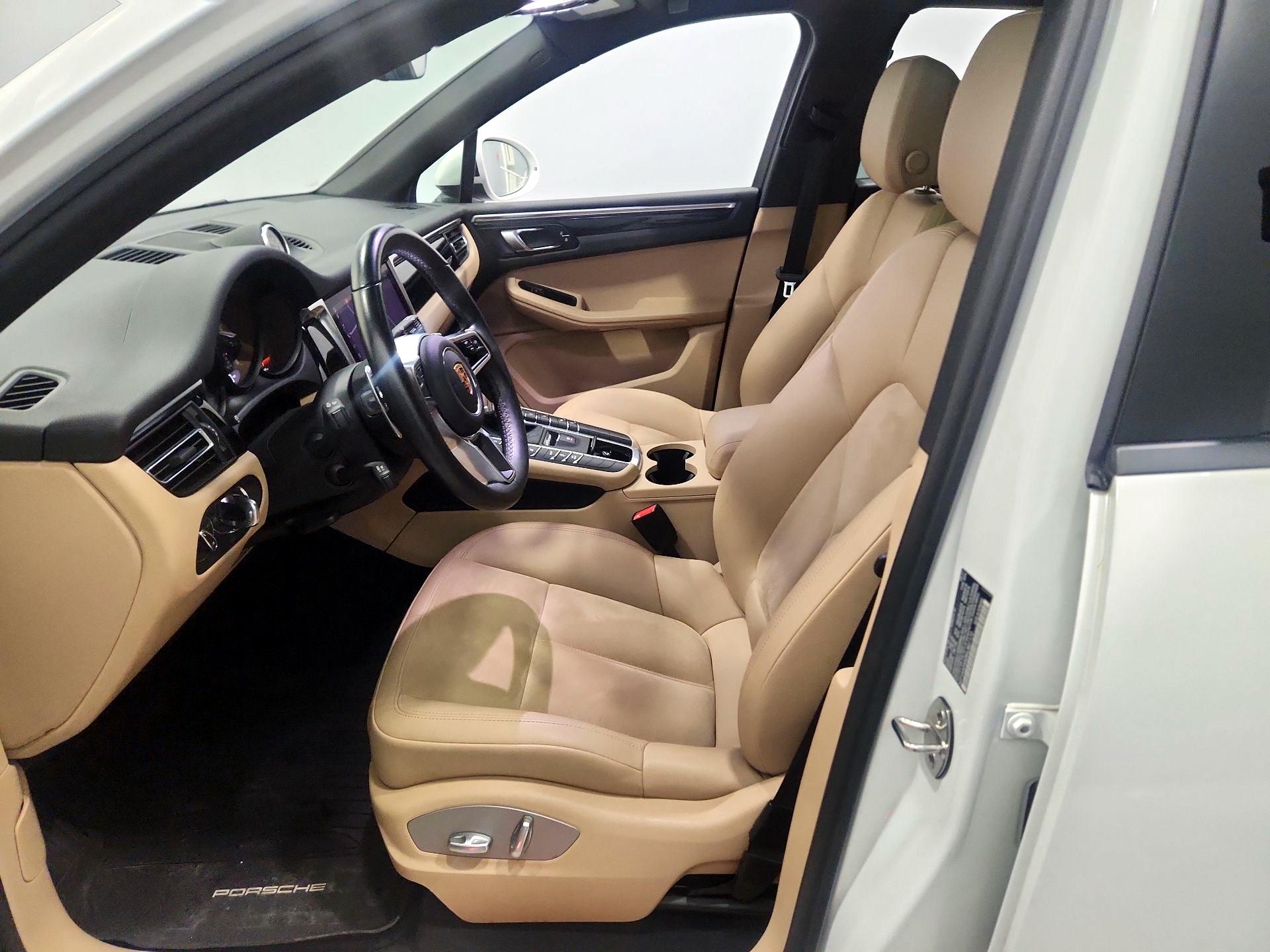 Thumbnail: 2021 Porsche Macan - 11