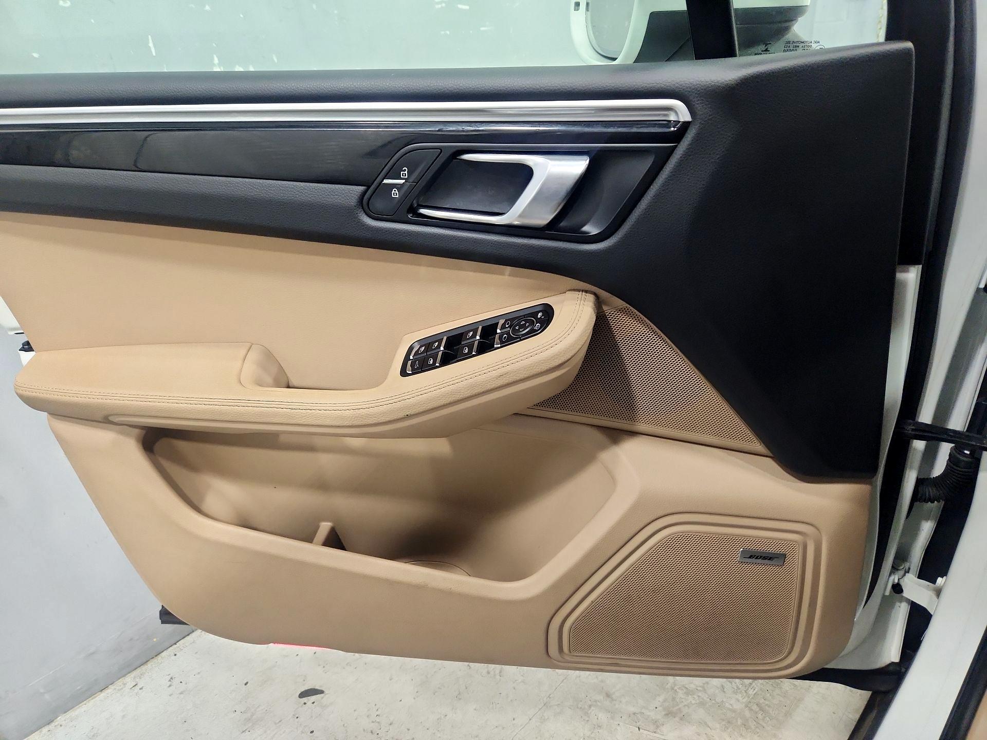 Thumbnail: 2021 Porsche Macan - 12