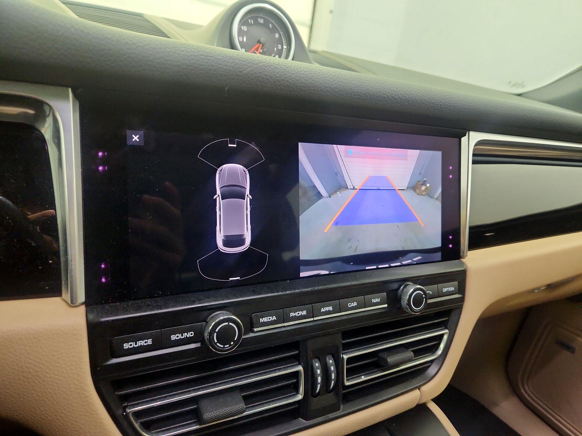 Thumbnail: 2021 Porsche Macan - 15