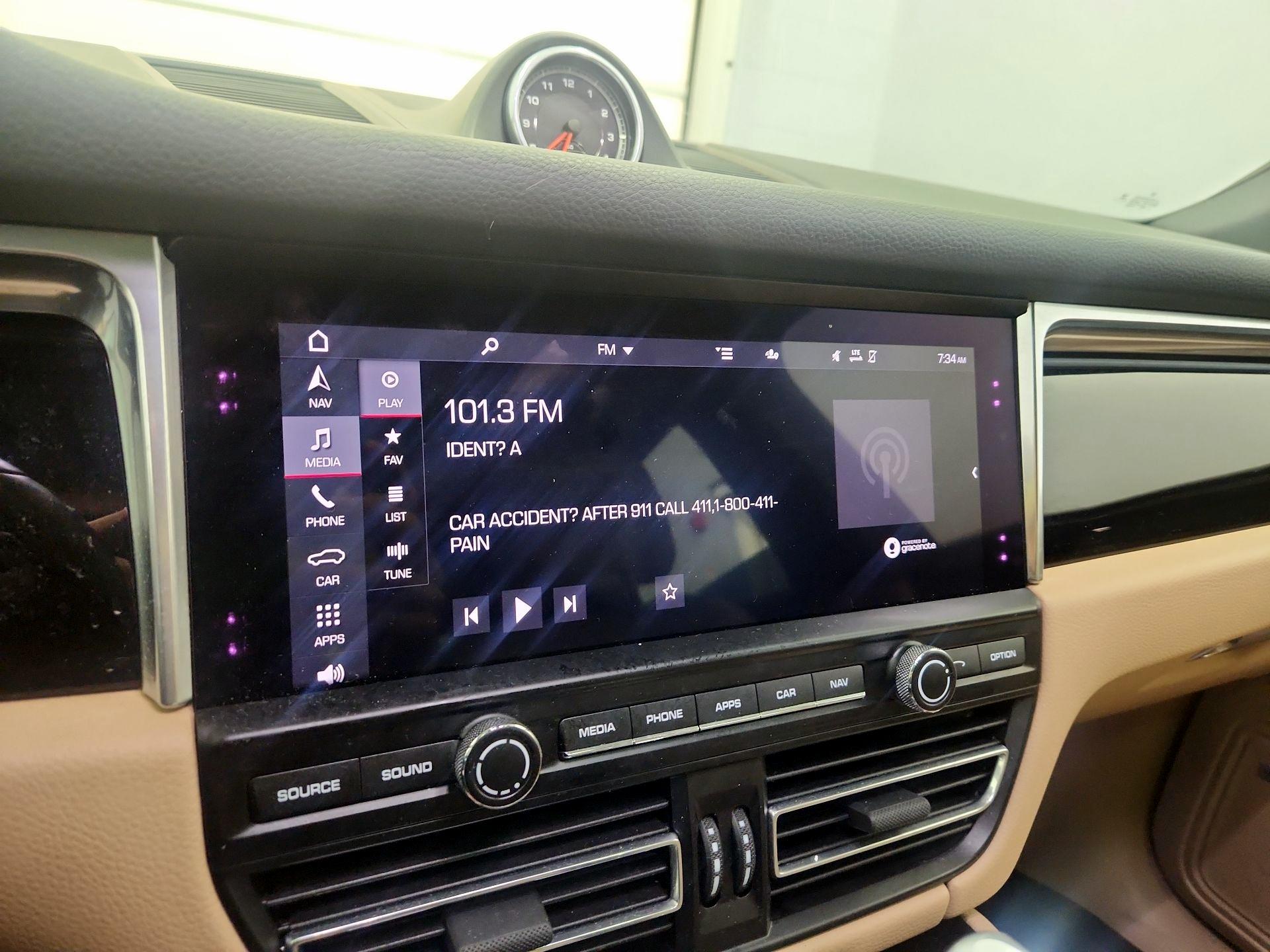 Thumbnail: 2021 Porsche Macan - 16