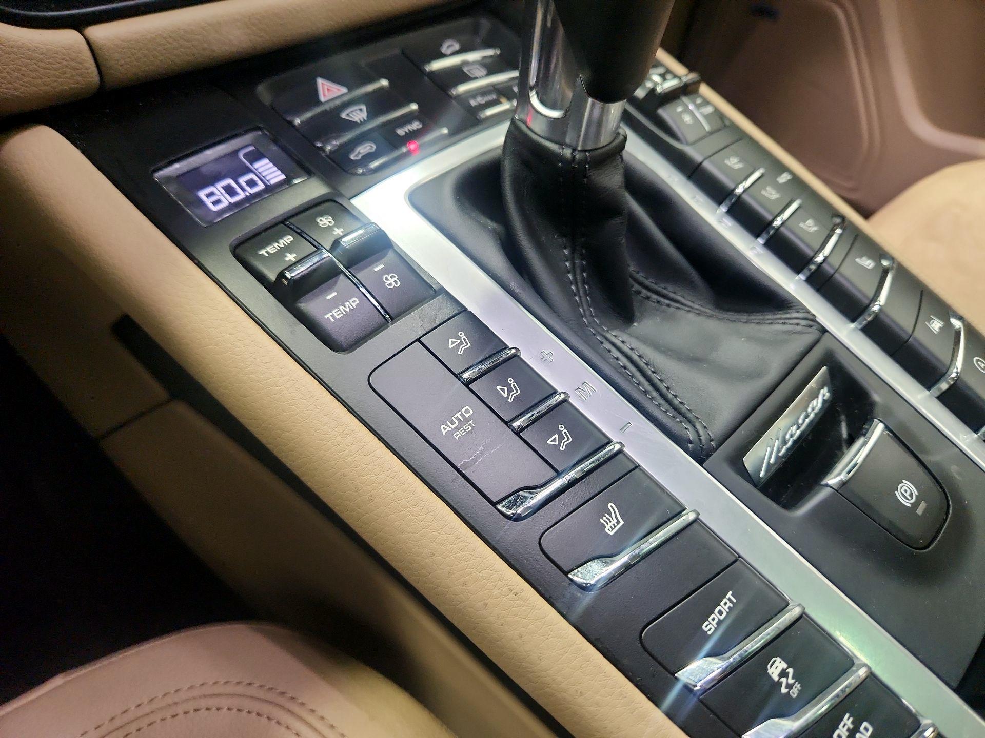 Thumbnail: 2021 Porsche Macan - 17