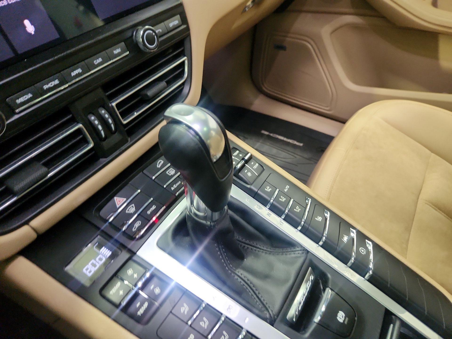 Thumbnail: 2021 Porsche Macan - 18