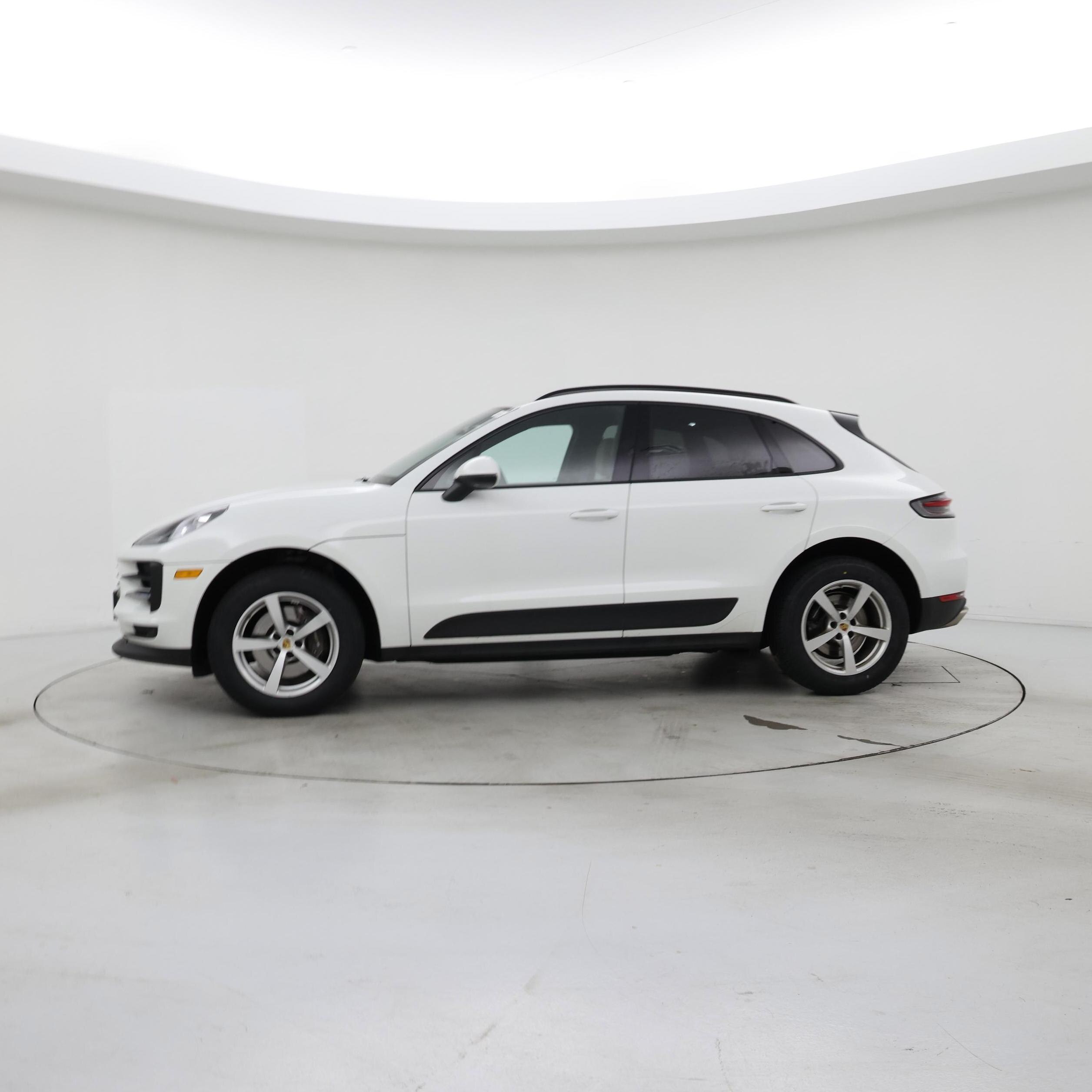 Thumbnail: 2021 Porsche Macan - 3