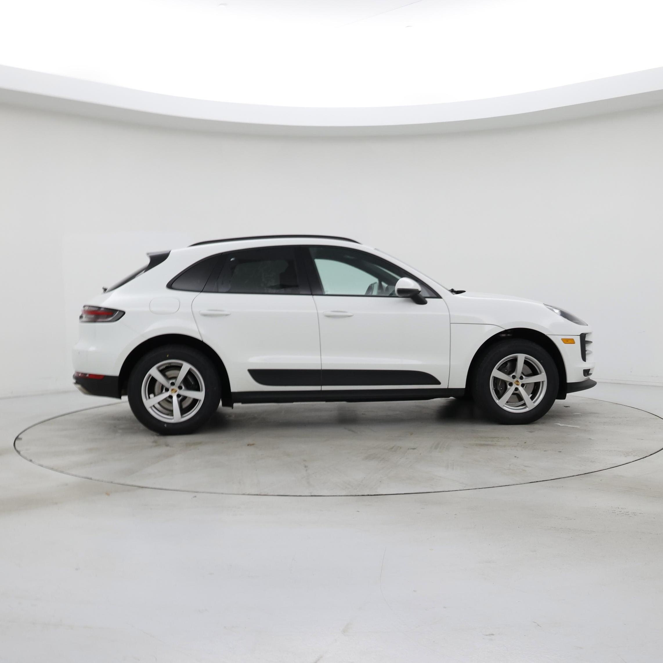 Thumbnail: 2021 Porsche Macan - 7