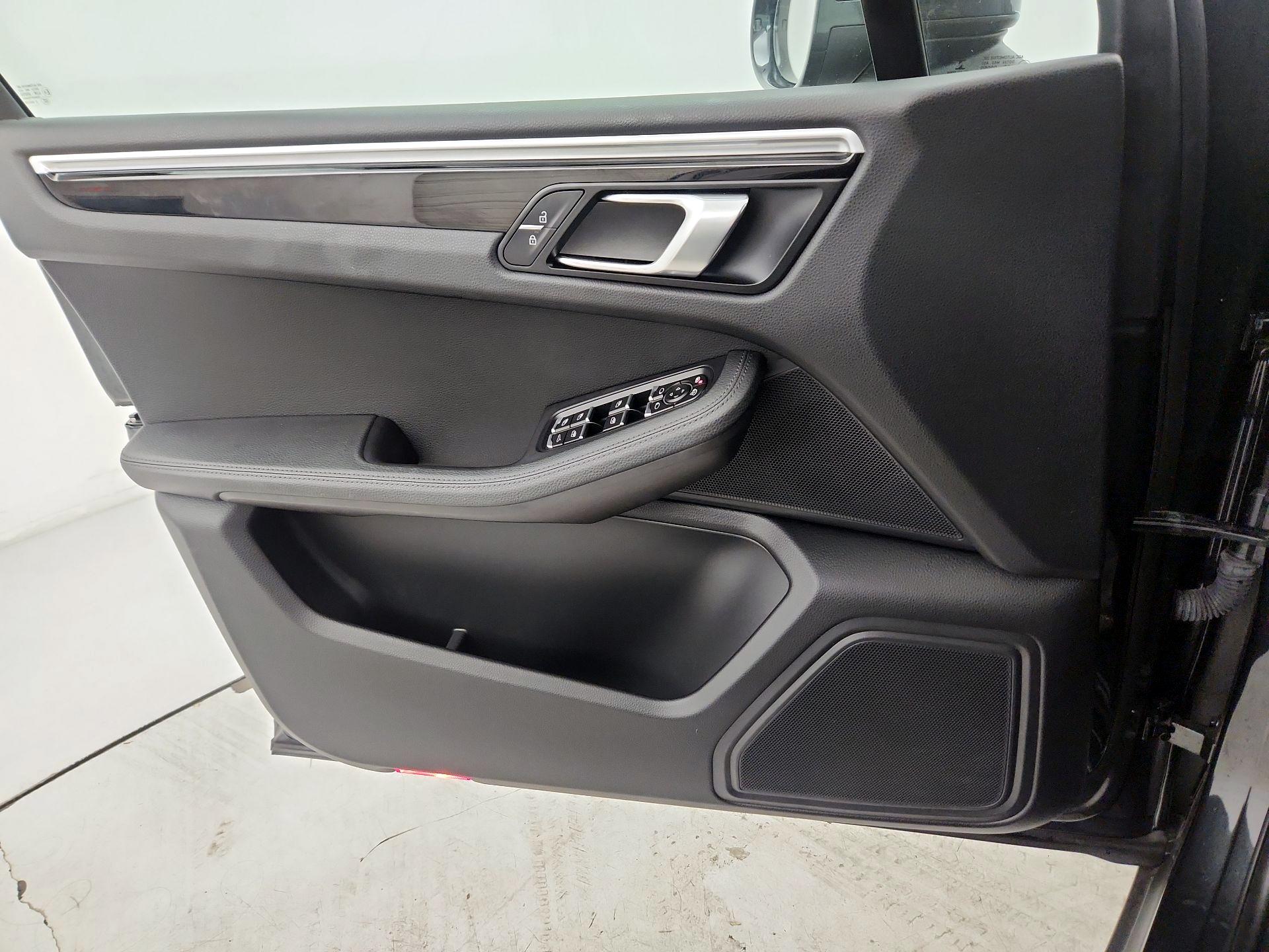 Thumbnail: 2021 Porsche Macan - 12