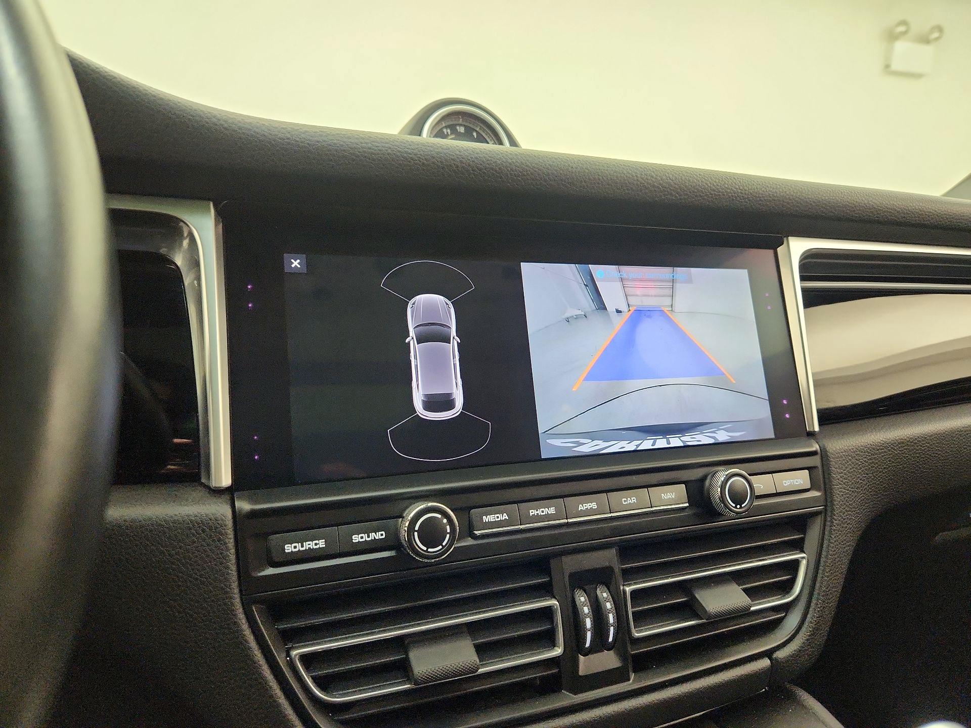 Thumbnail: 2021 Porsche Macan - 15