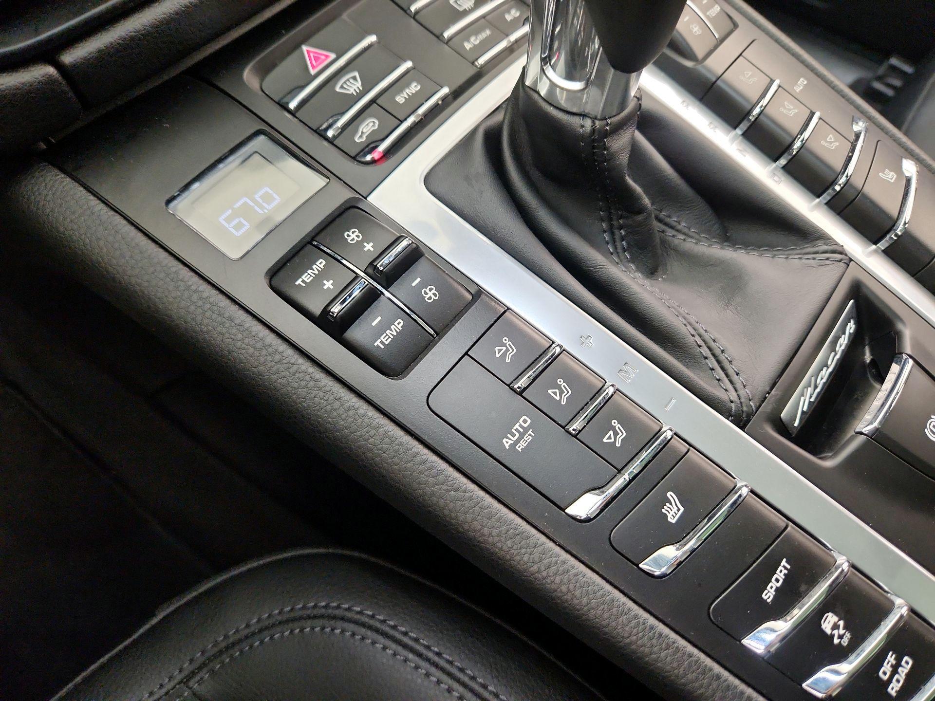 Thumbnail: 2021 Porsche Macan - 17