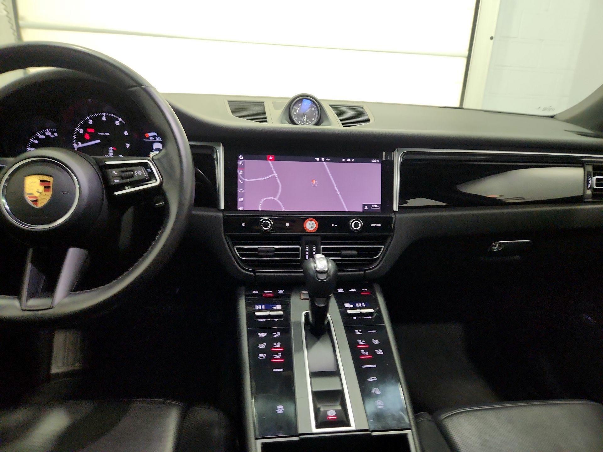 Thumbnail: 2022 Porsche Macan - 9