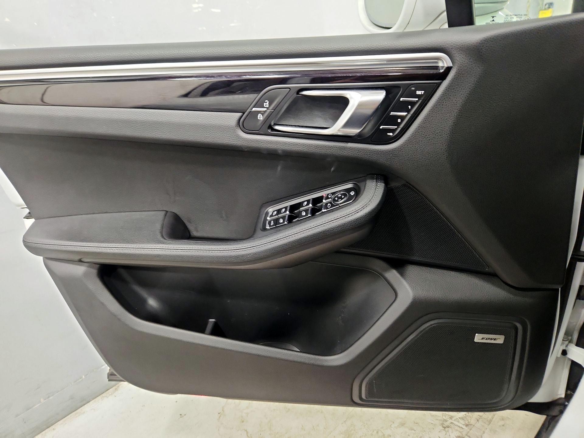 Thumbnail: 2022 Porsche Macan - 12