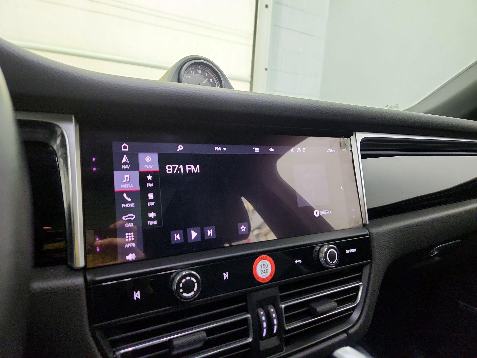 Thumbnail: 2022 Porsche Macan - 16