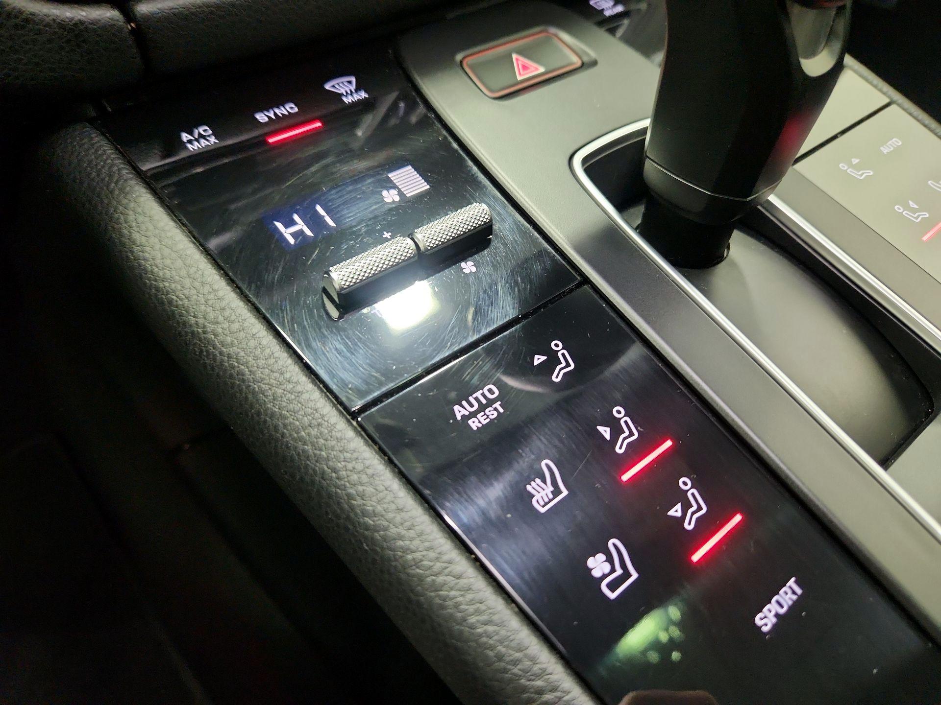 Thumbnail: 2022 Porsche Macan - 17