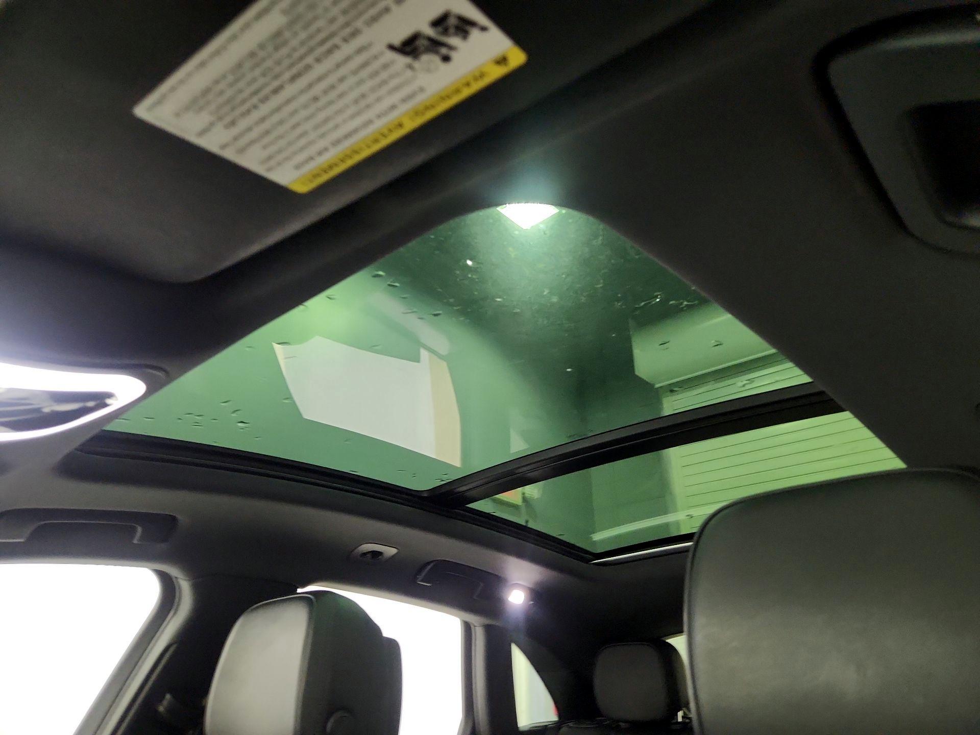 Thumbnail: 2022 Porsche Macan - 20