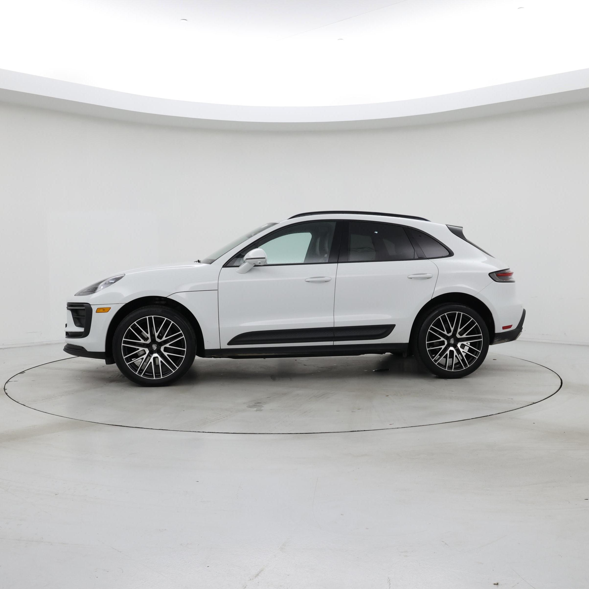 Thumbnail: 2022 Porsche Macan - 3