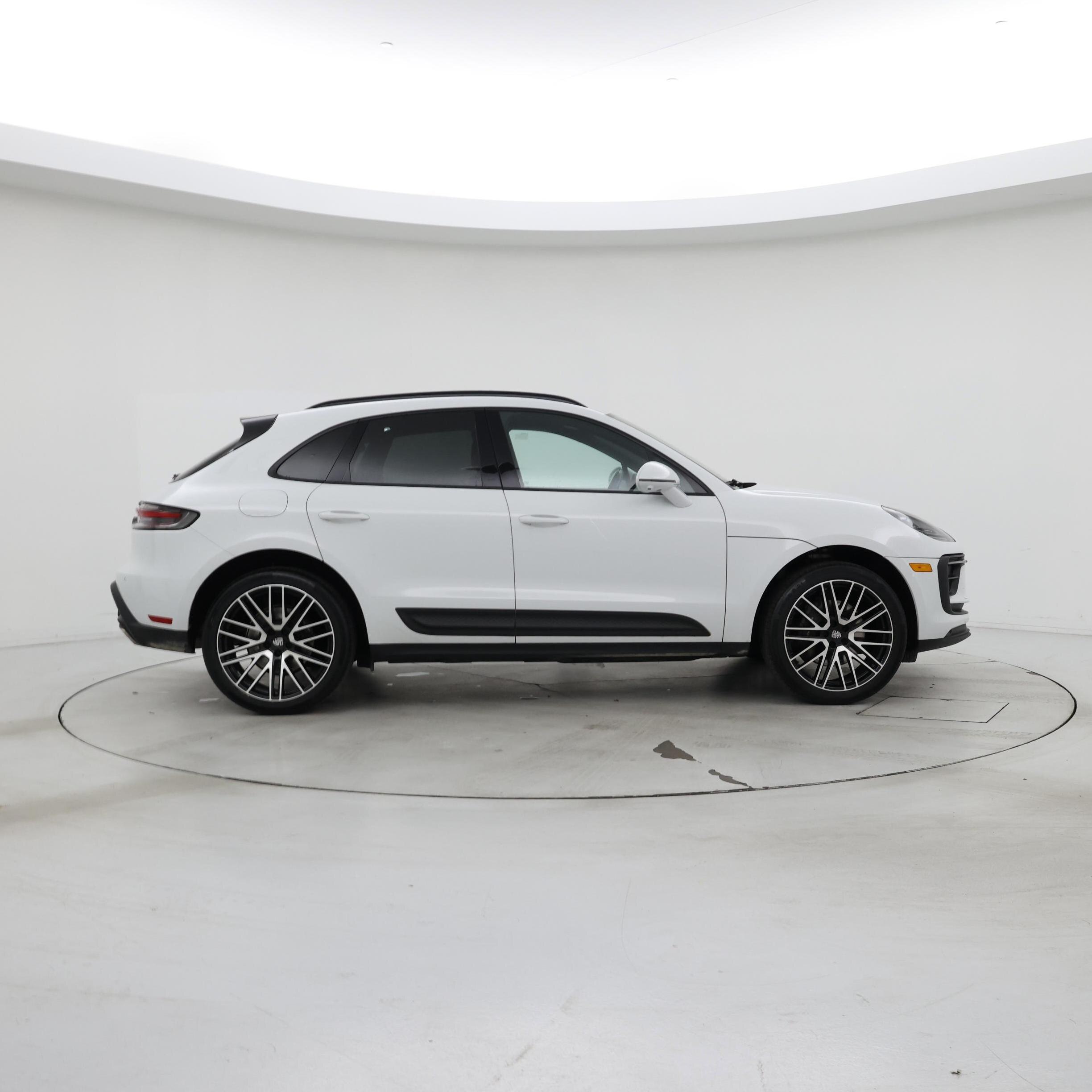 Thumbnail: 2022 Porsche Macan - 7