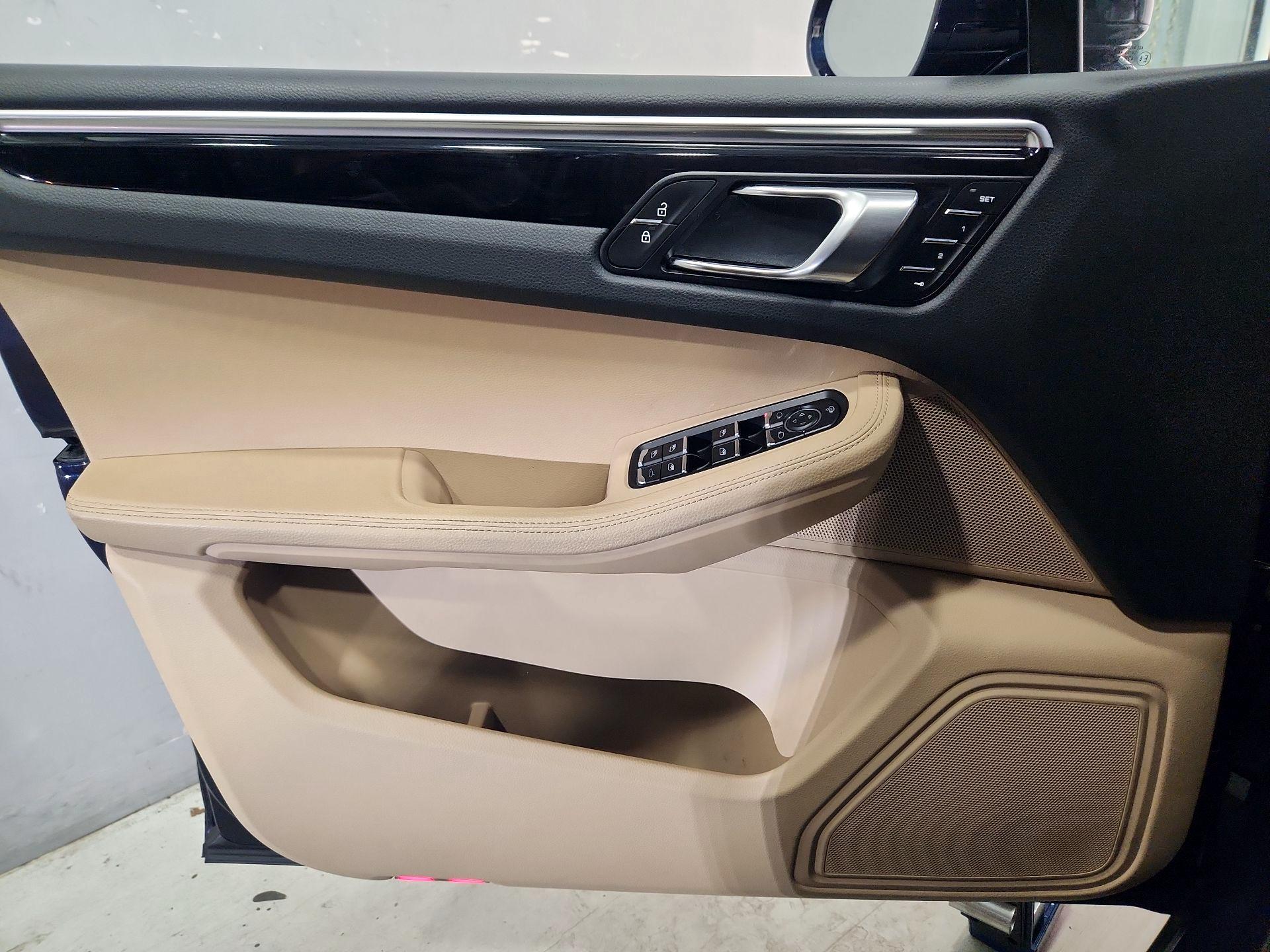 Thumbnail: 2023 Porsche Macan - 12